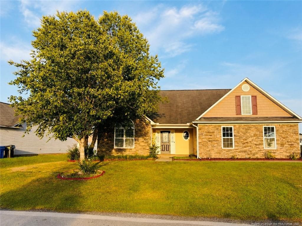 Photo 2 - 505 Collinwood Drive, Raeford, NC 28376