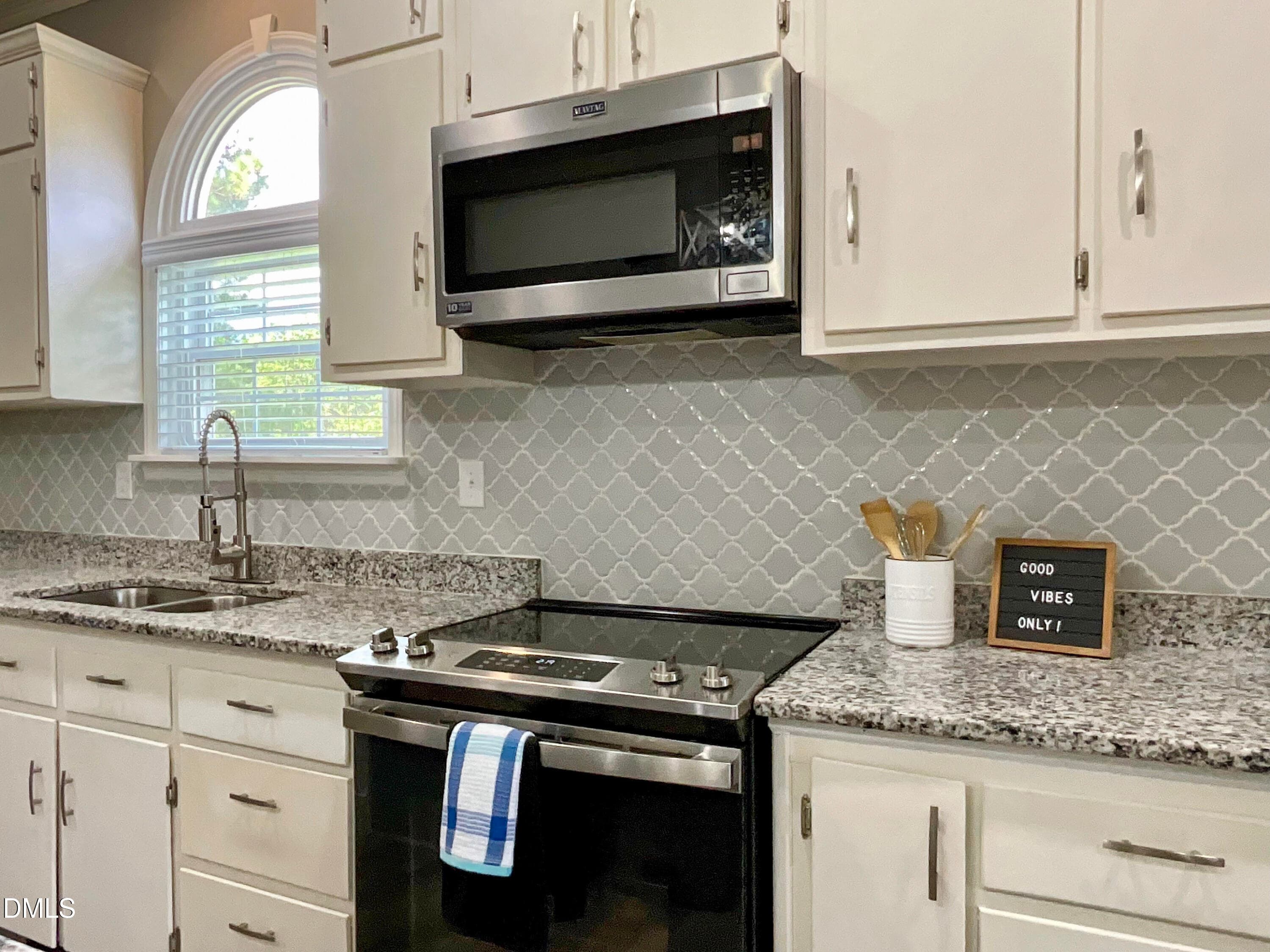 Kitchen Range - 327f Bobbitt Road, Clayton, NC 27520