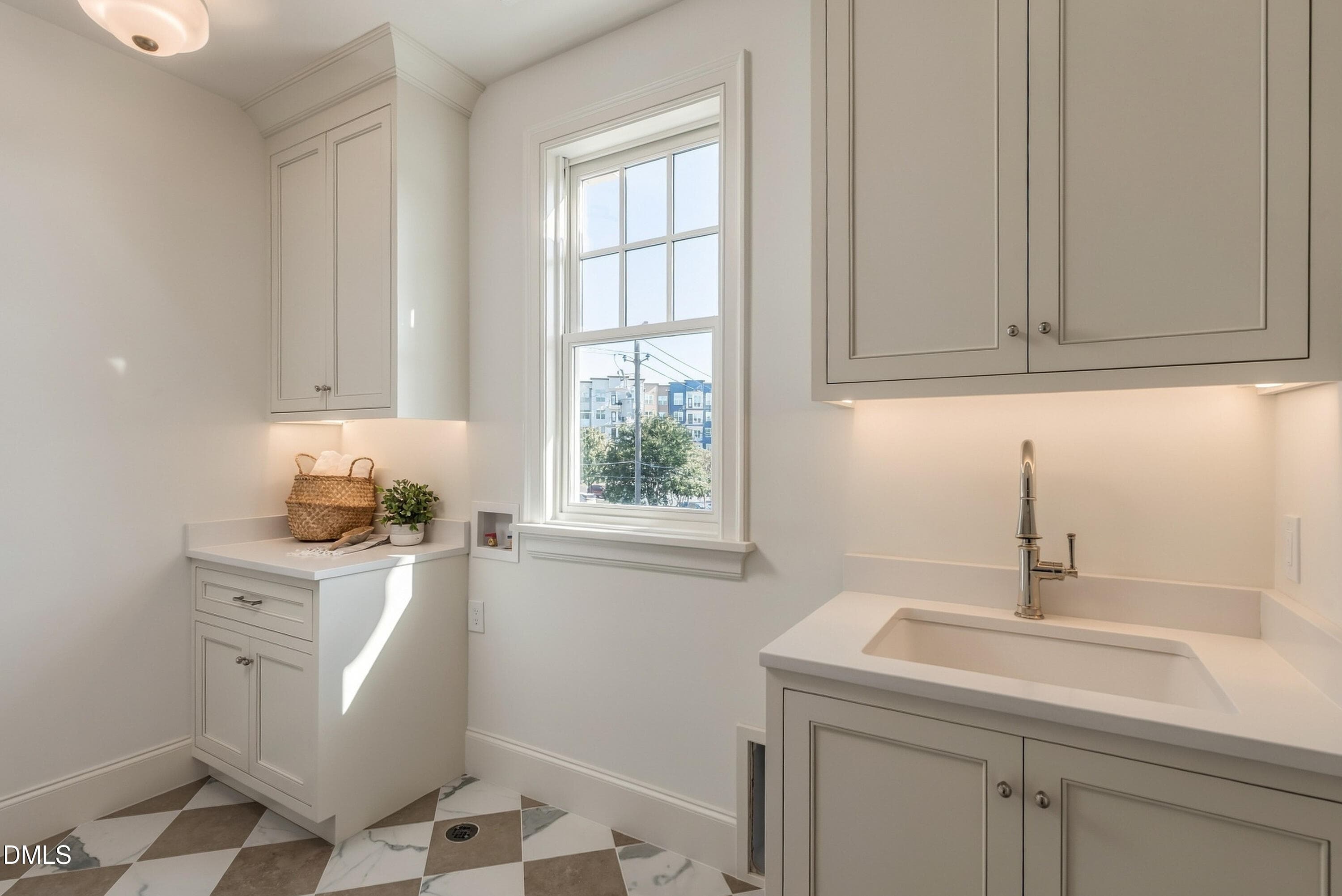Laundry - 205 Park Avenue, Raleigh, NC 27605