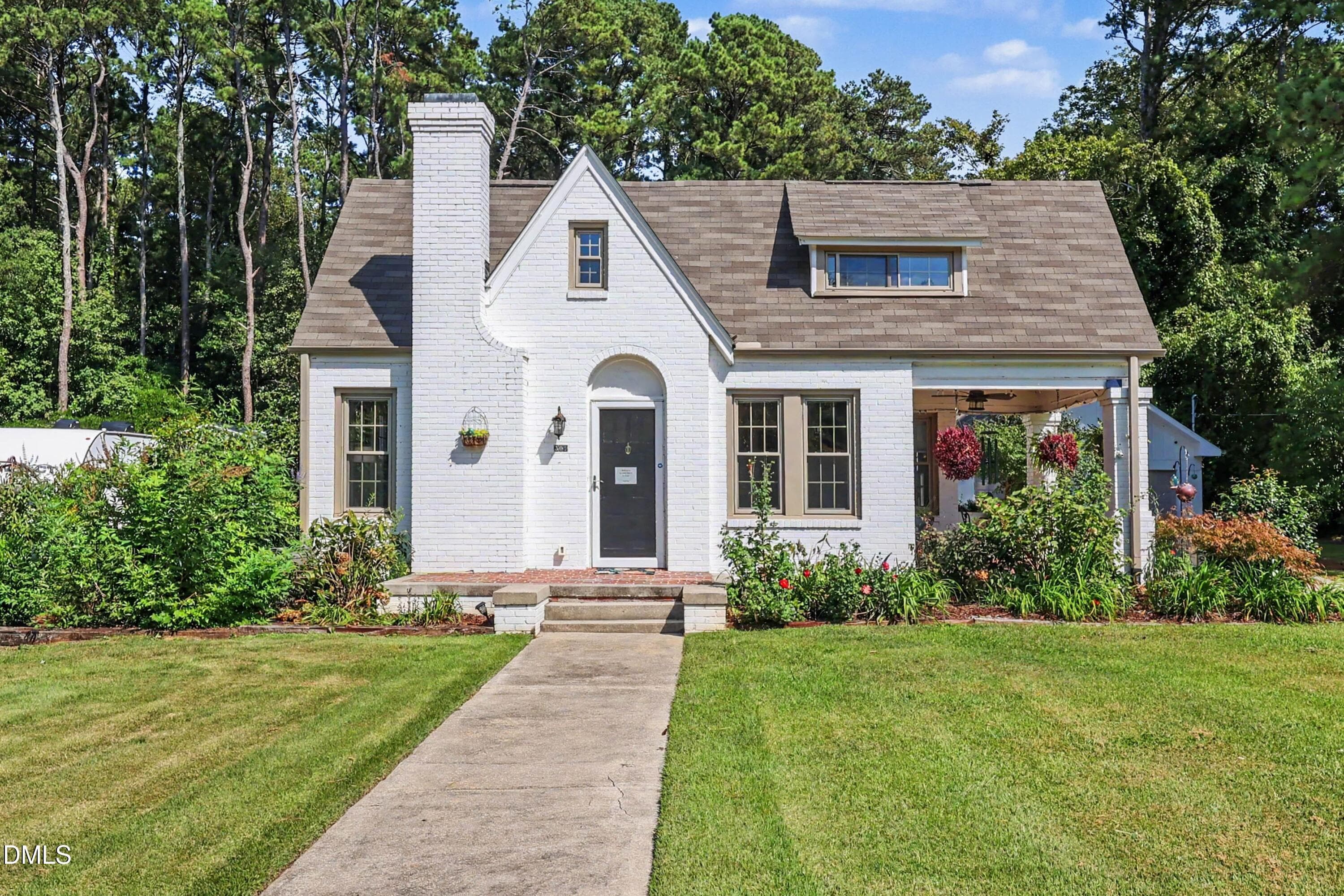 Front entrance - 305 S Walnut Street, Spring Hope, NC 27882, Spring Hope