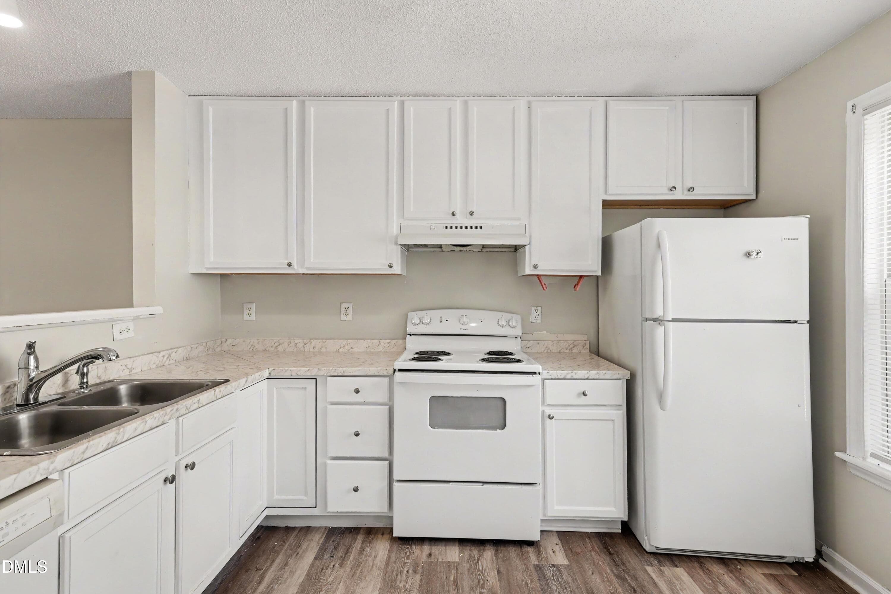 010_file_2362 - 5635 Fieldcross Court, Raleigh, NC 27610