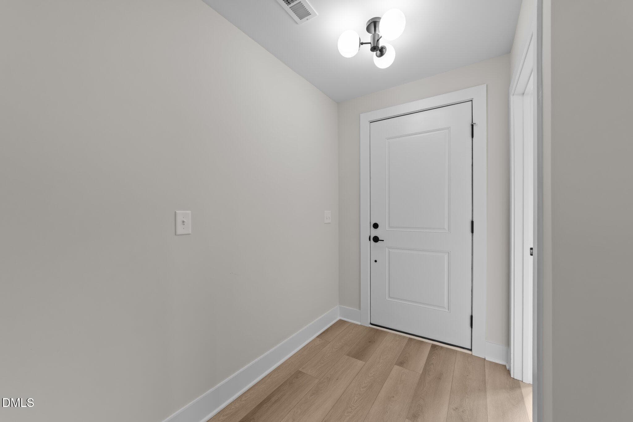 7-web-or-mls-3D5A1718 - 710 W North Street 101, Raleigh, NC 27603