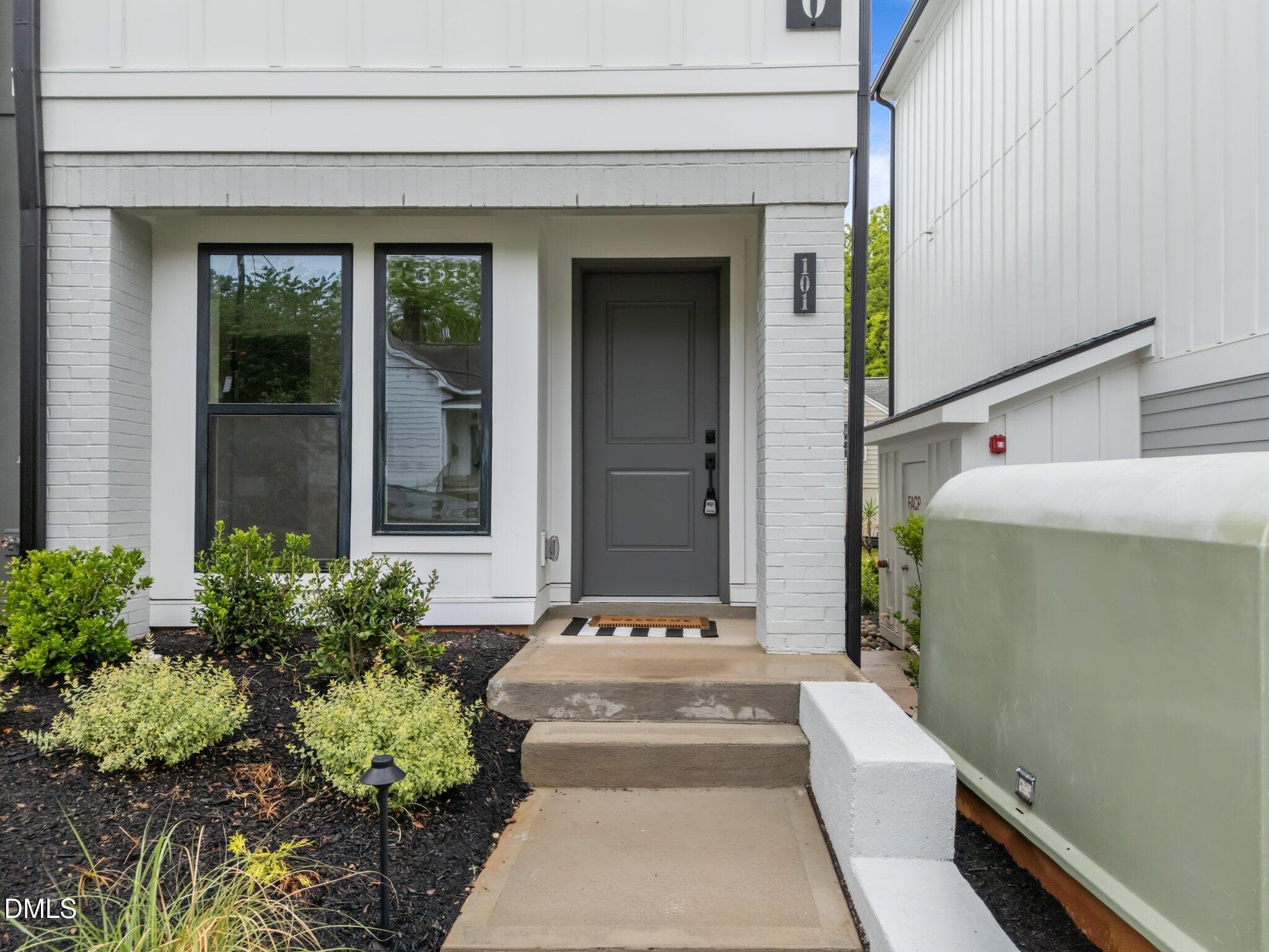 35-web-or-mls-DJI_20250513100943_0396_D - 710 W North Street 101, Raleigh, NC 27603