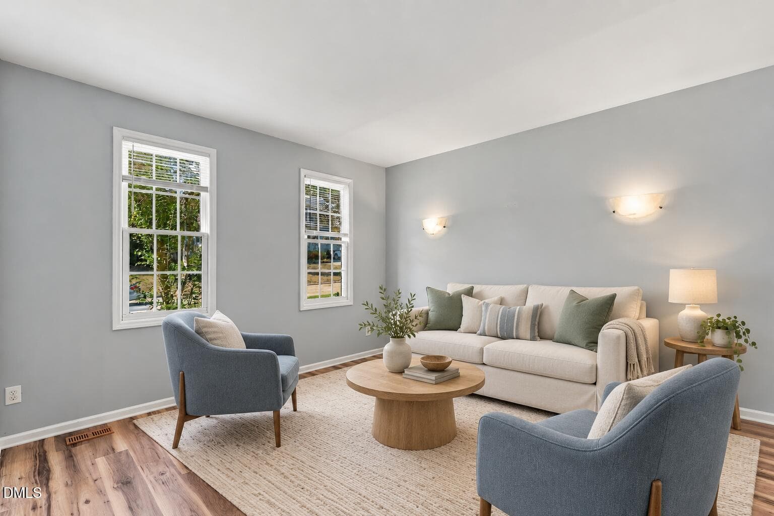 Warm transitional living room stagin - 13112 Elmleaf Court, Raleigh, NC 27614
