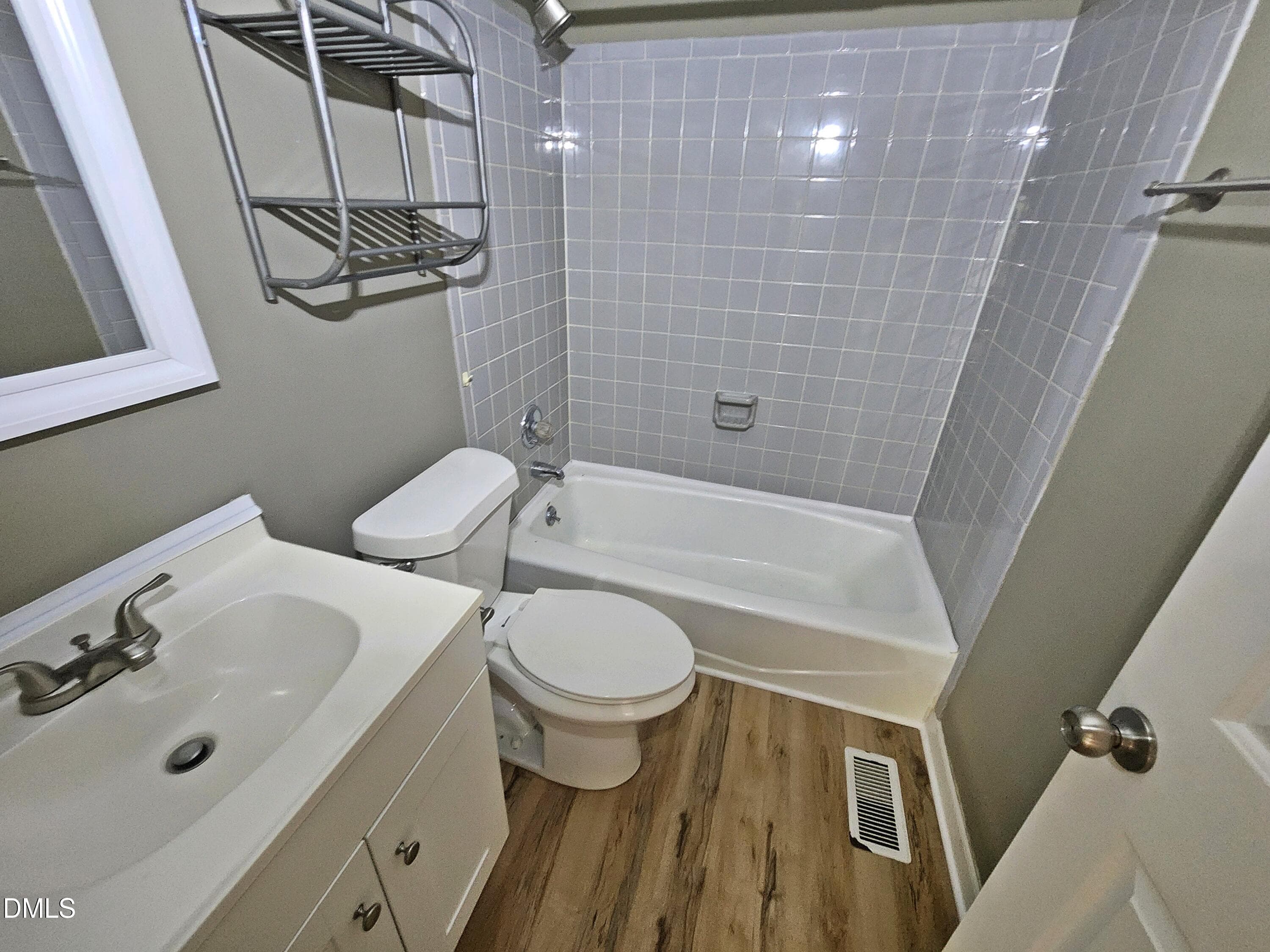 bath 2a - 3620 Iron Sight Court, Raleigh, NC 27616