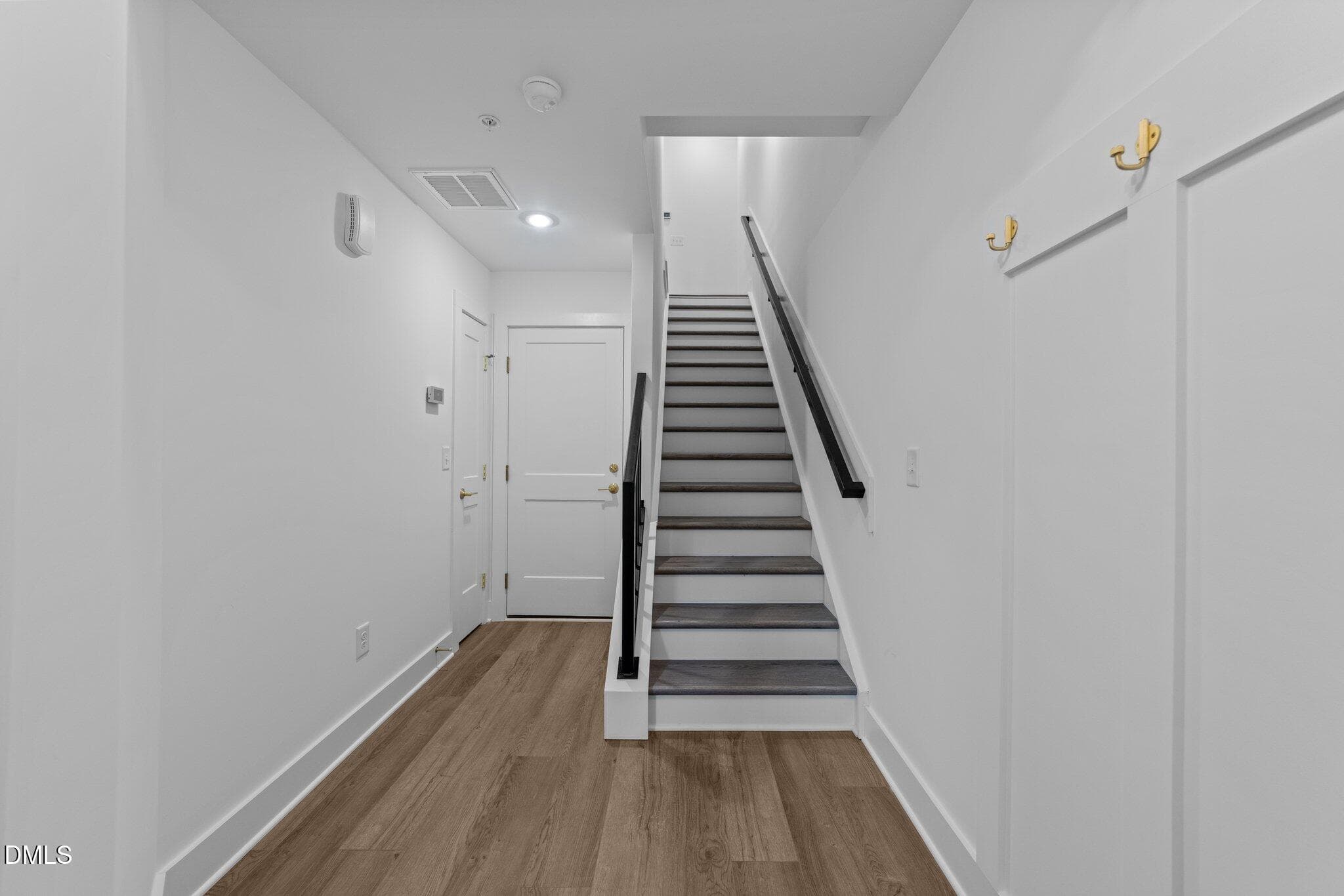5-web-or-mls-3D5A1628 - 710 W North Street 102, Raleigh, NC 27603