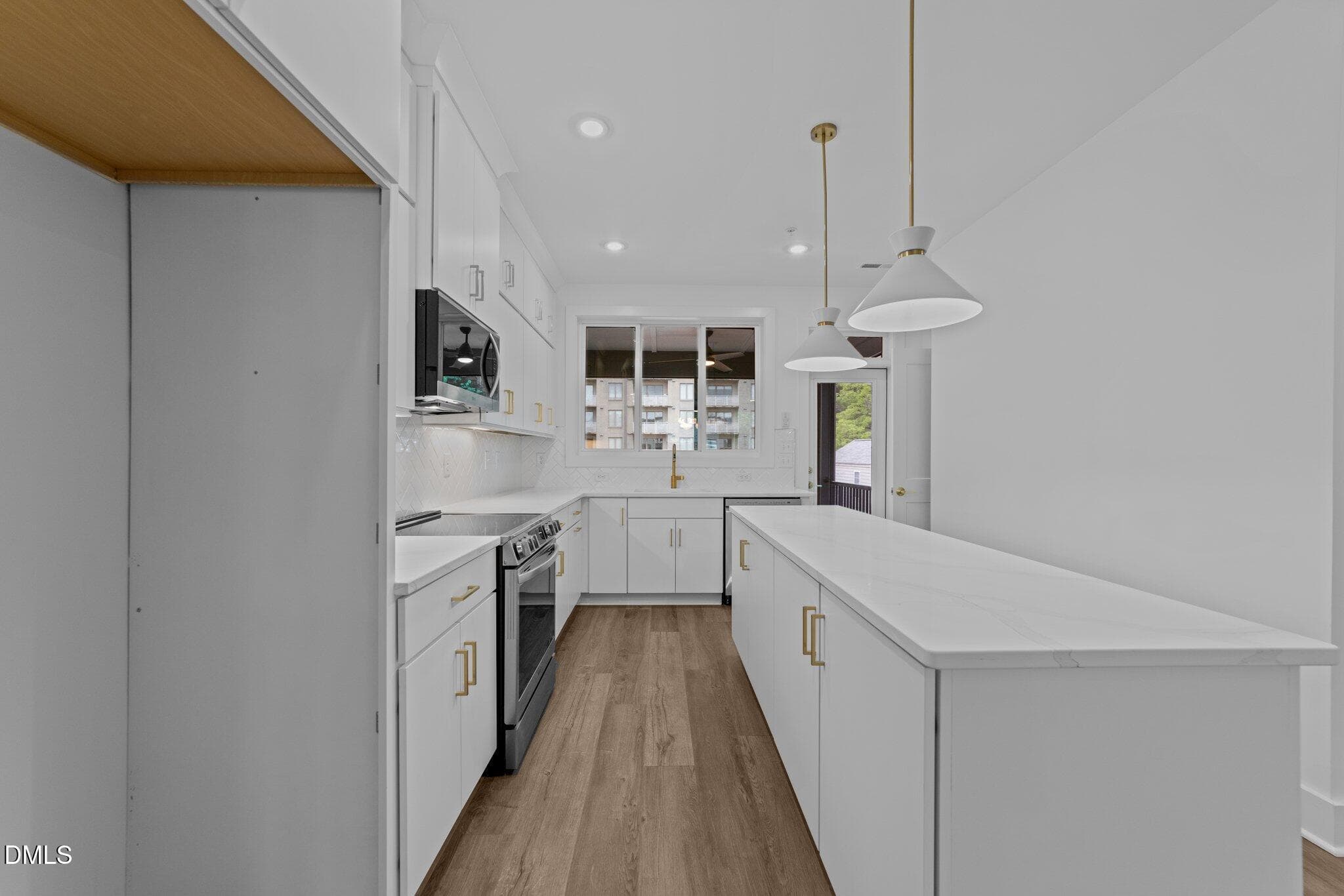 15-web-or-mls-3D5A1661 - 710 W North Street 102, Raleigh, NC 27603