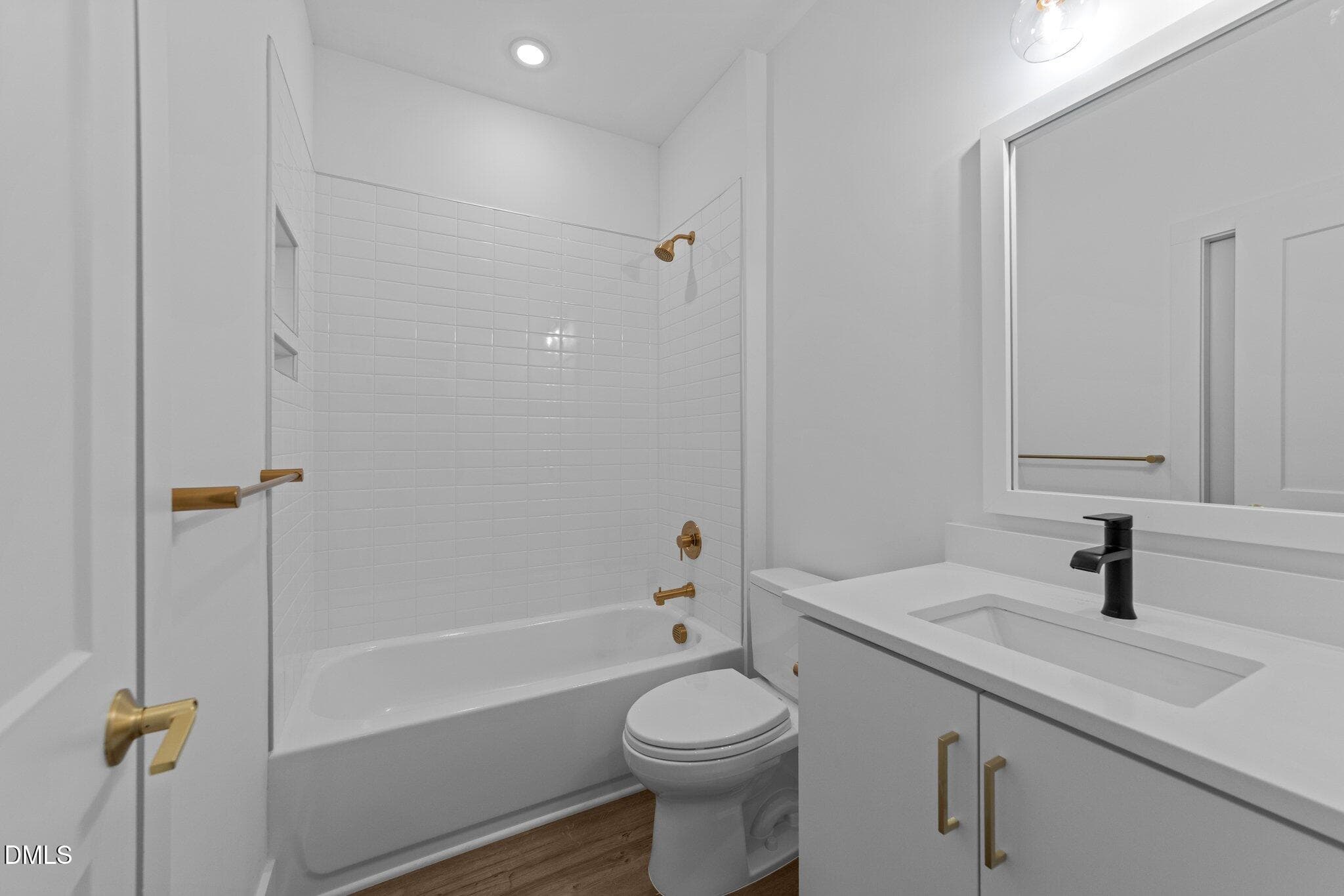 27-web-or-mls-3D5A1700 - 710 W North Street 102, Raleigh, NC 27603