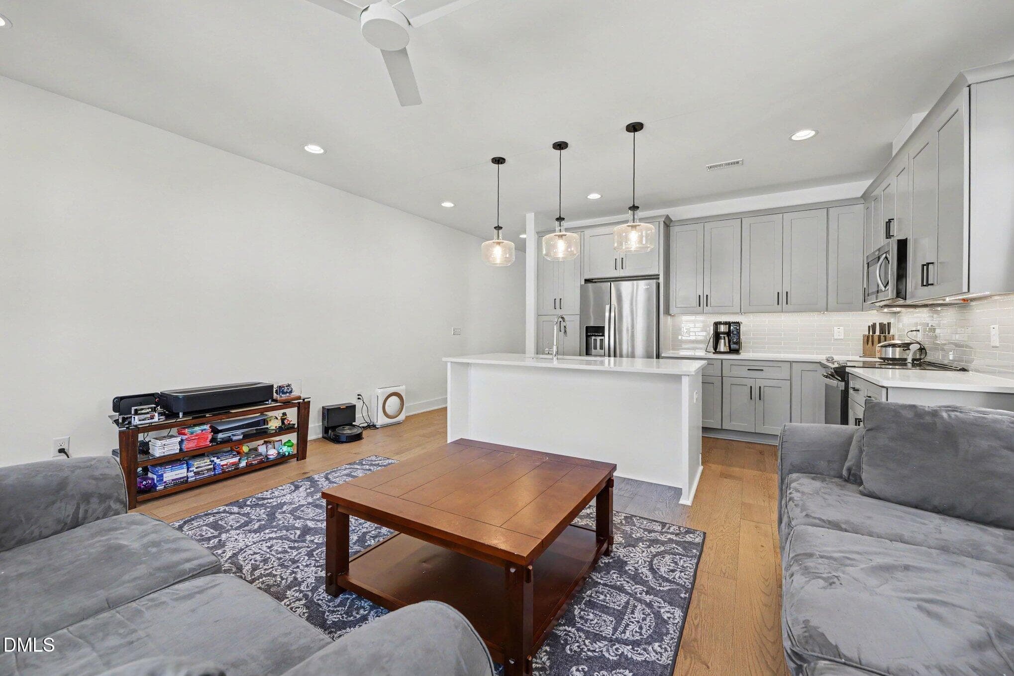 009_file_7797 - 861 Athens Drive 101, Raleigh, NC 27606