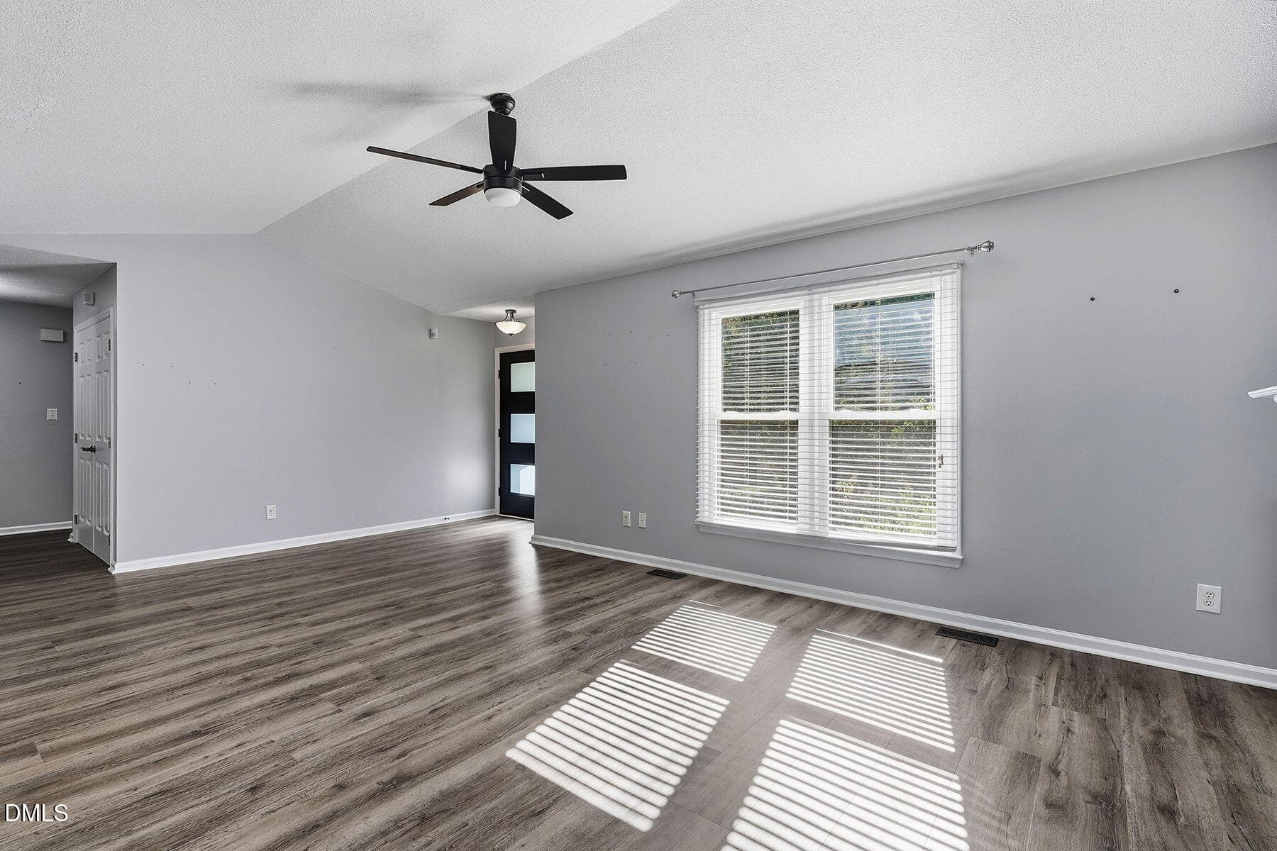 Living - 100 Farmington Drive, Clayton, NC 27520