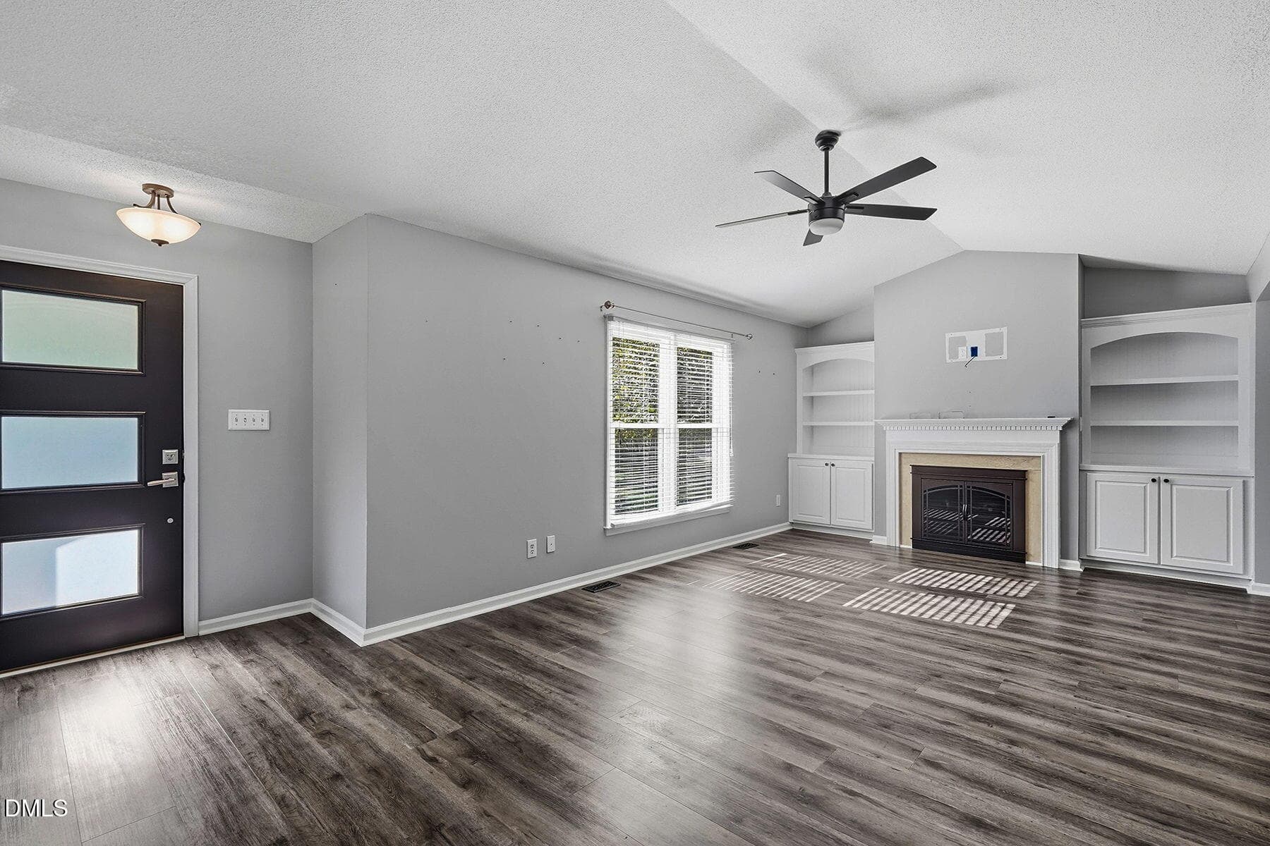 Living - 100 Farmington Drive, Clayton, NC 27520