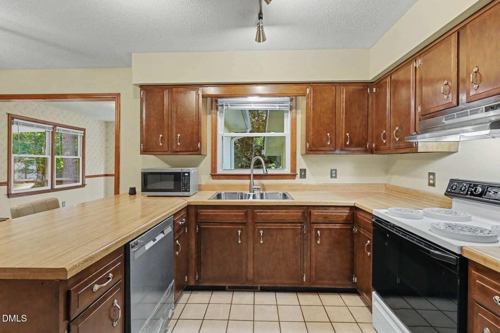 Kitchen - 5409 Doe Lane, Apex, NC 27539