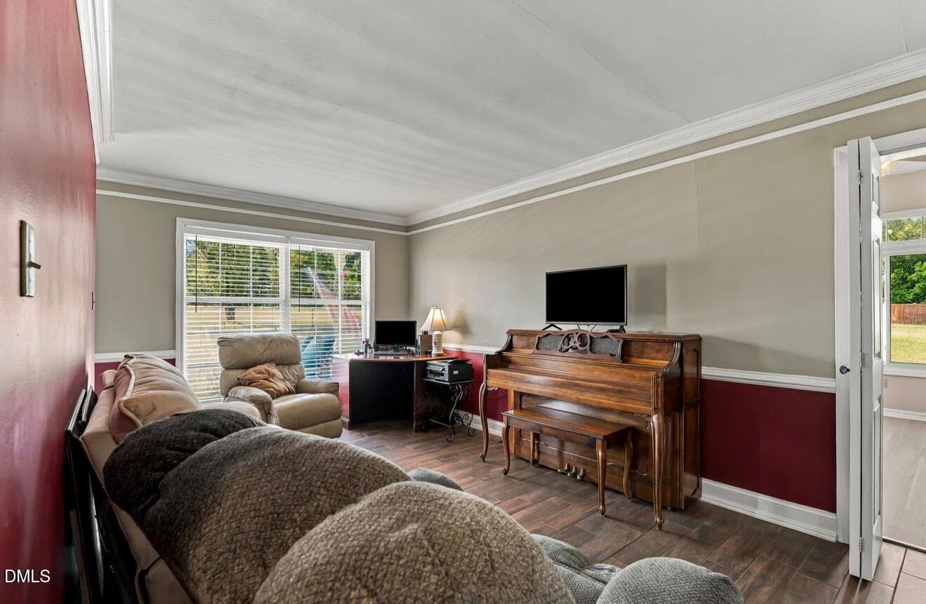 Living room - 2050 Nc-96, Franklinton, NC 27525, Franklinton