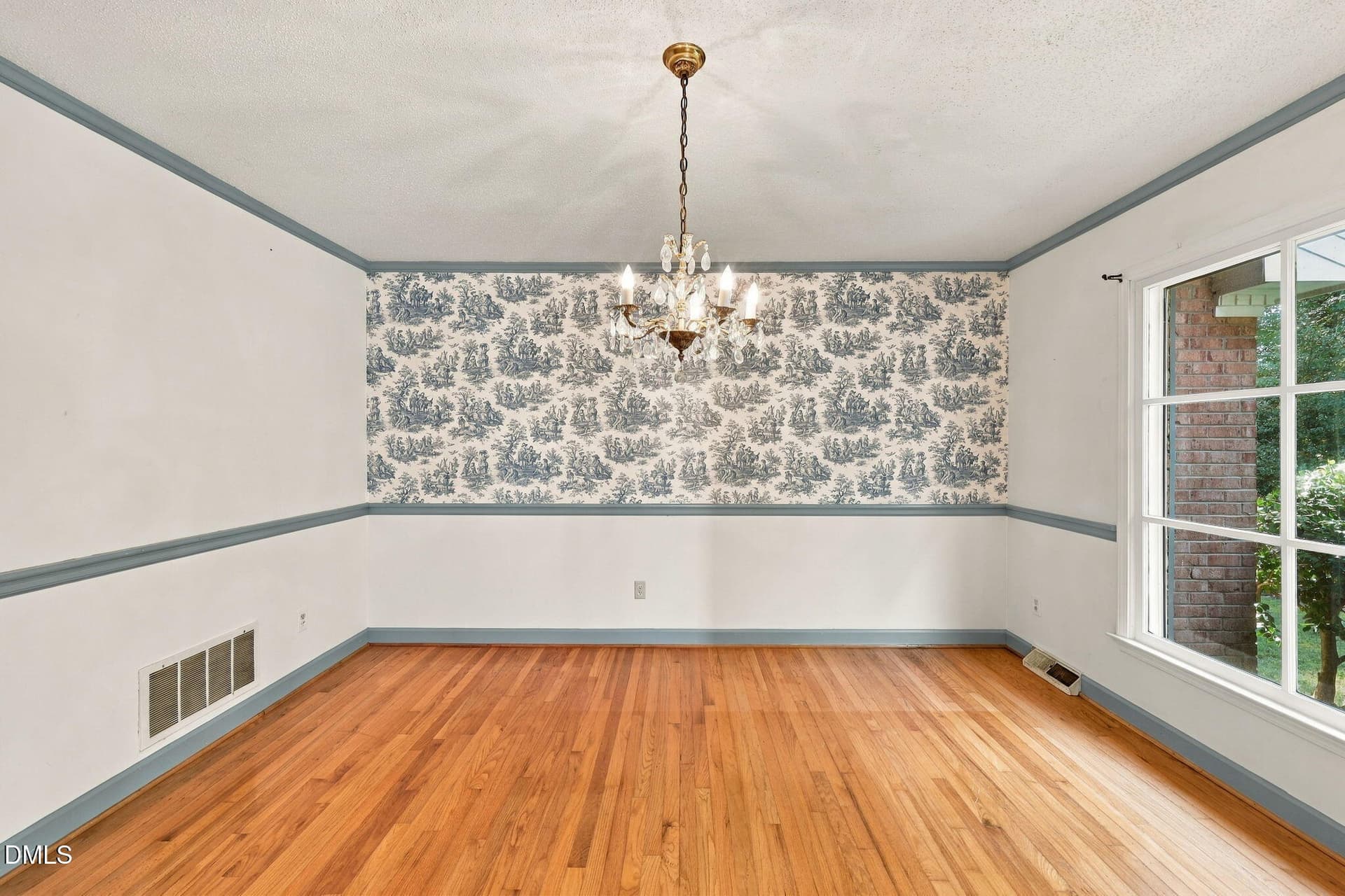 17-web-or-mls-IMG_9093 - 6102 Castlebrook Drive, Raleigh, NC 27604