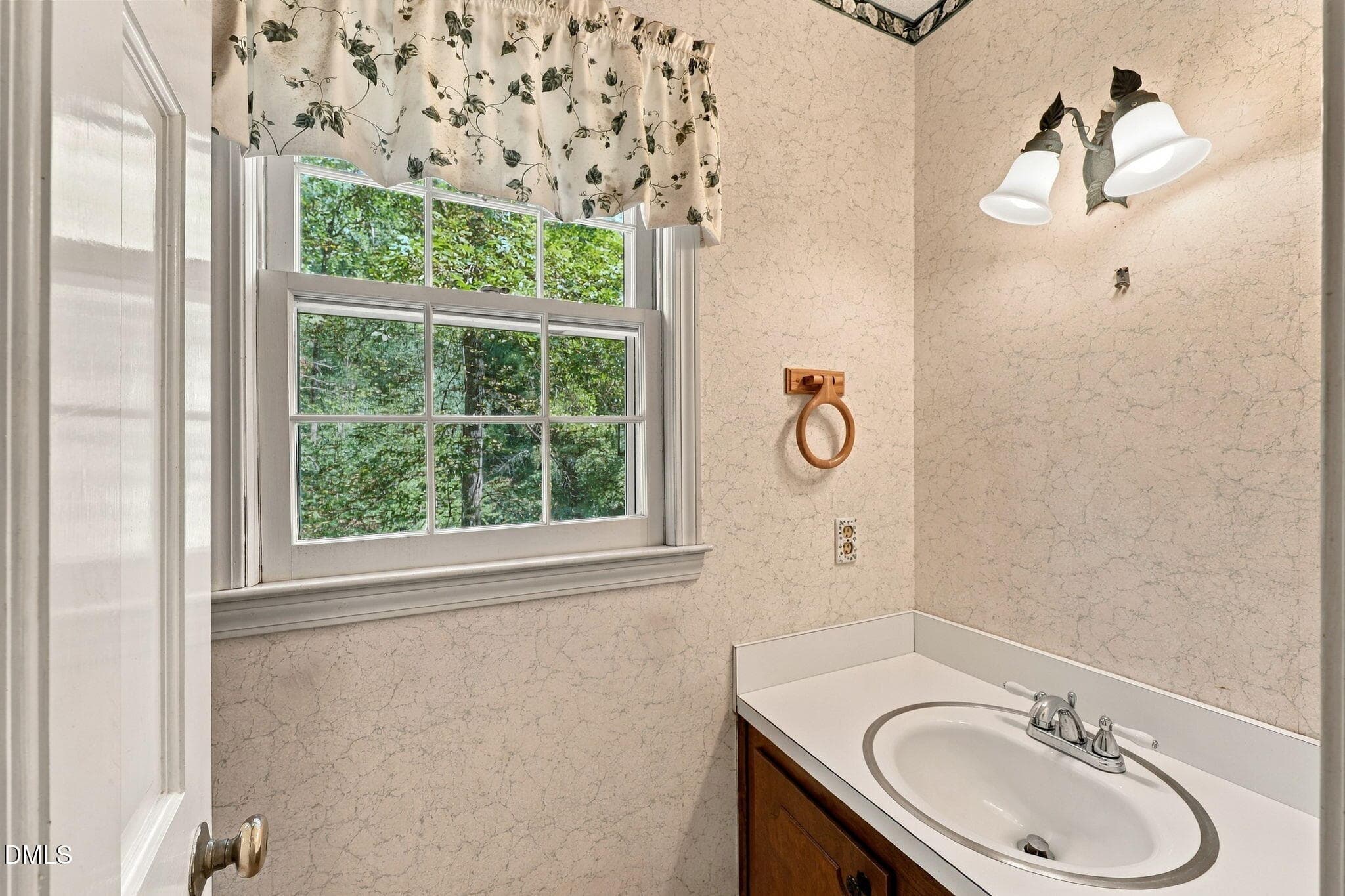 24-web-or-mls-IMG_9123 - 6102 Castlebrook Drive, Raleigh, NC 27604