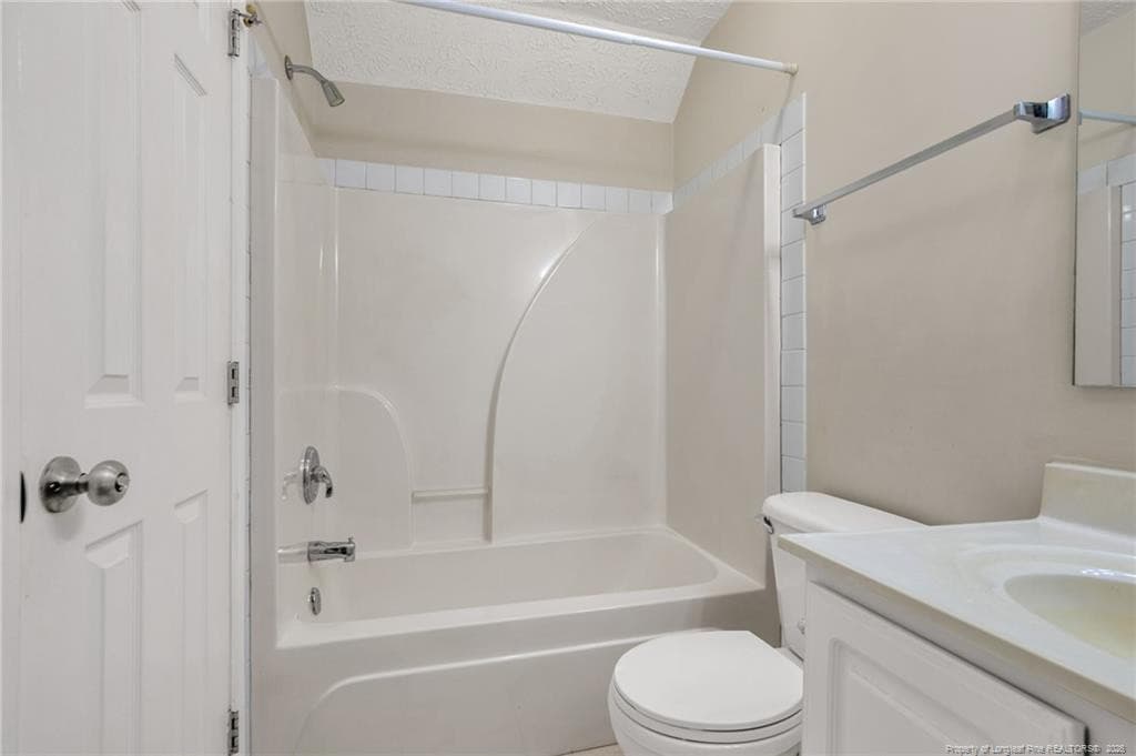 Jetted tub - 5416 Finish Line Drive, Hope Mills, NC 28348, Hope Mills