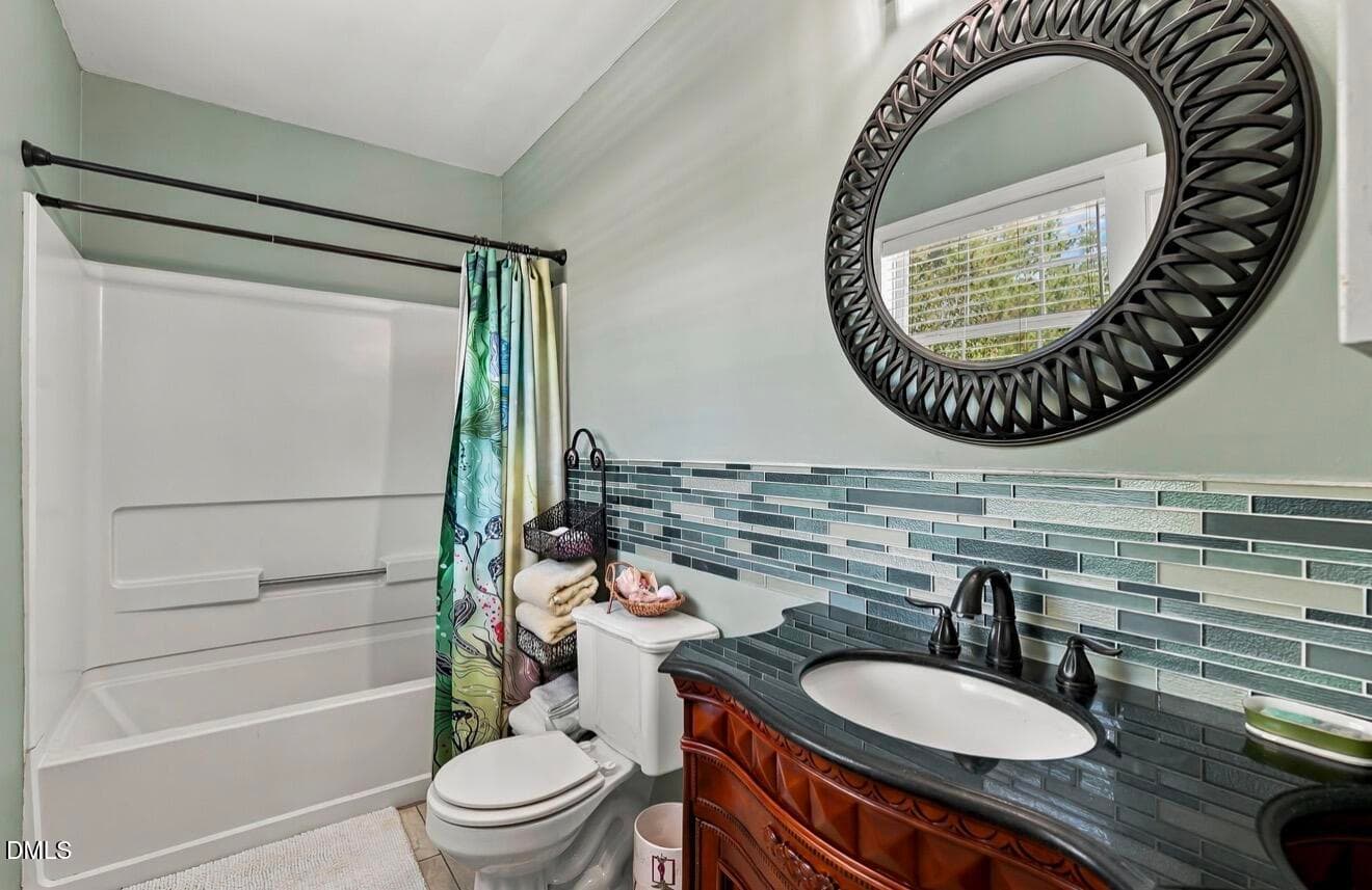 Bathroom - 2050 Nc-96, Franklinton, NC 27525, Franklinton