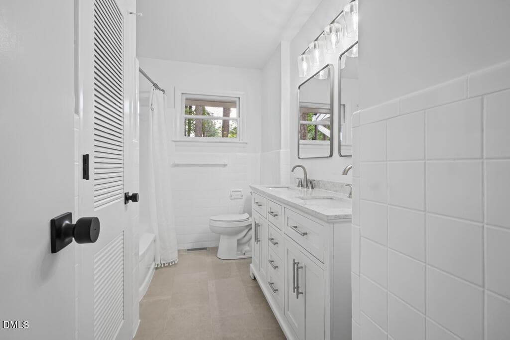 Hall Bath - 4833 Brookhaven Drive, Raleigh, NC 27612