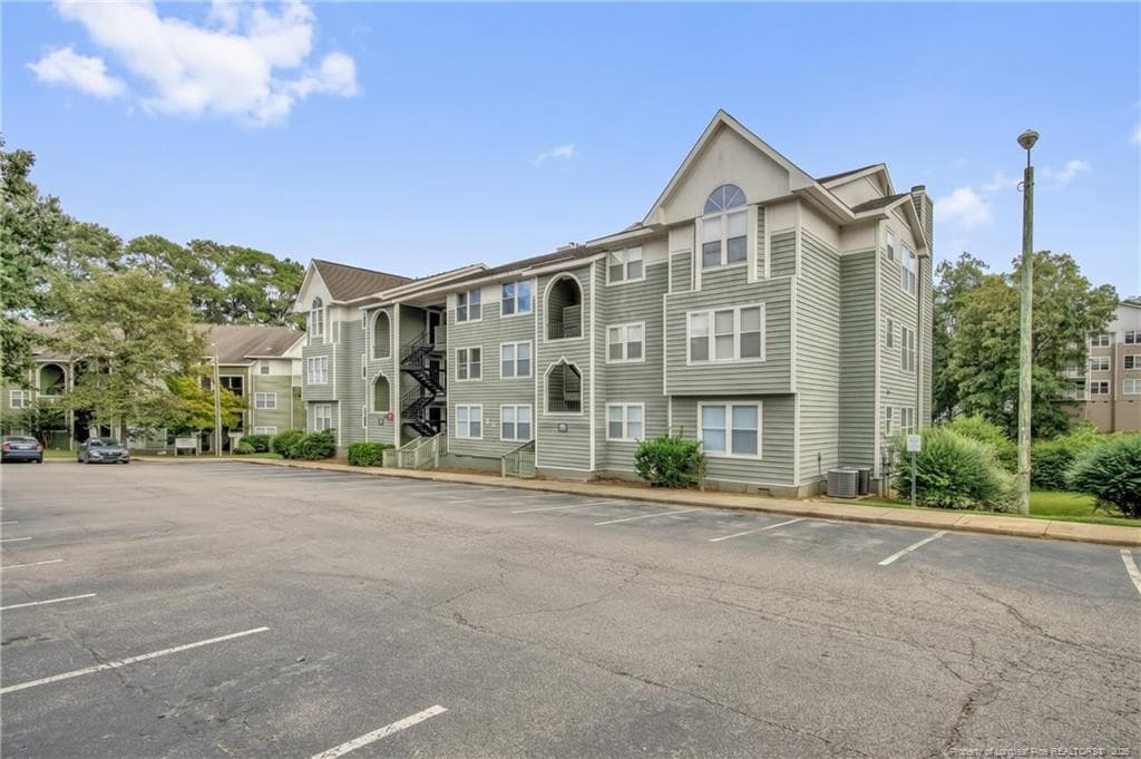 946 Stewarts Creek Drive 8, Fayetteville, NC 28314