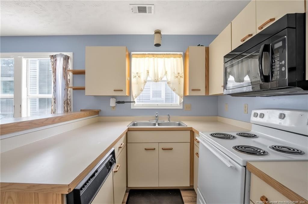 kitchen - 946 Stewarts Creek Drive 8, Fayetteville, NC 28314, Fayetteville