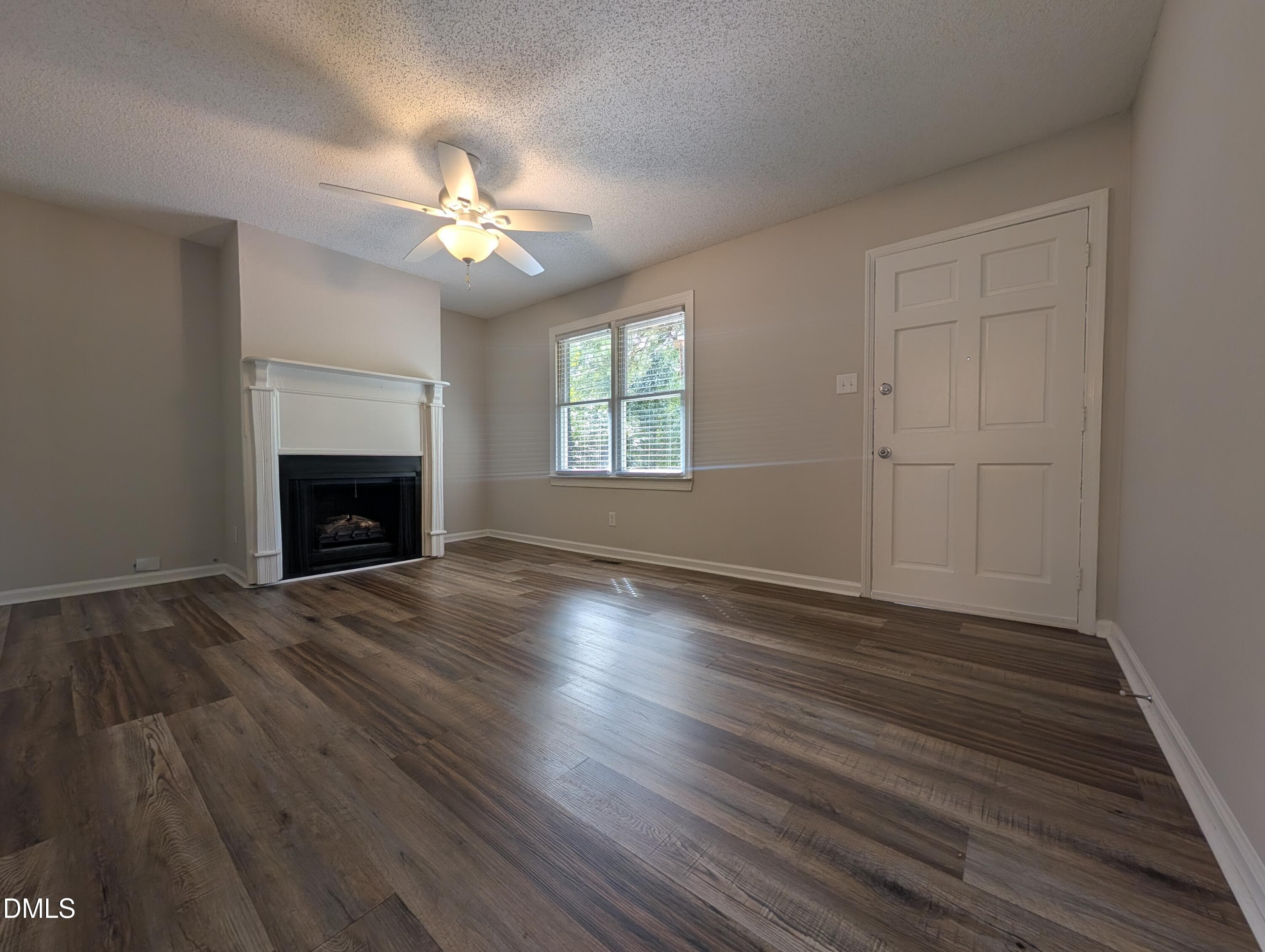 Living room - 904 N Lee Street, Zebulon, NC 27597