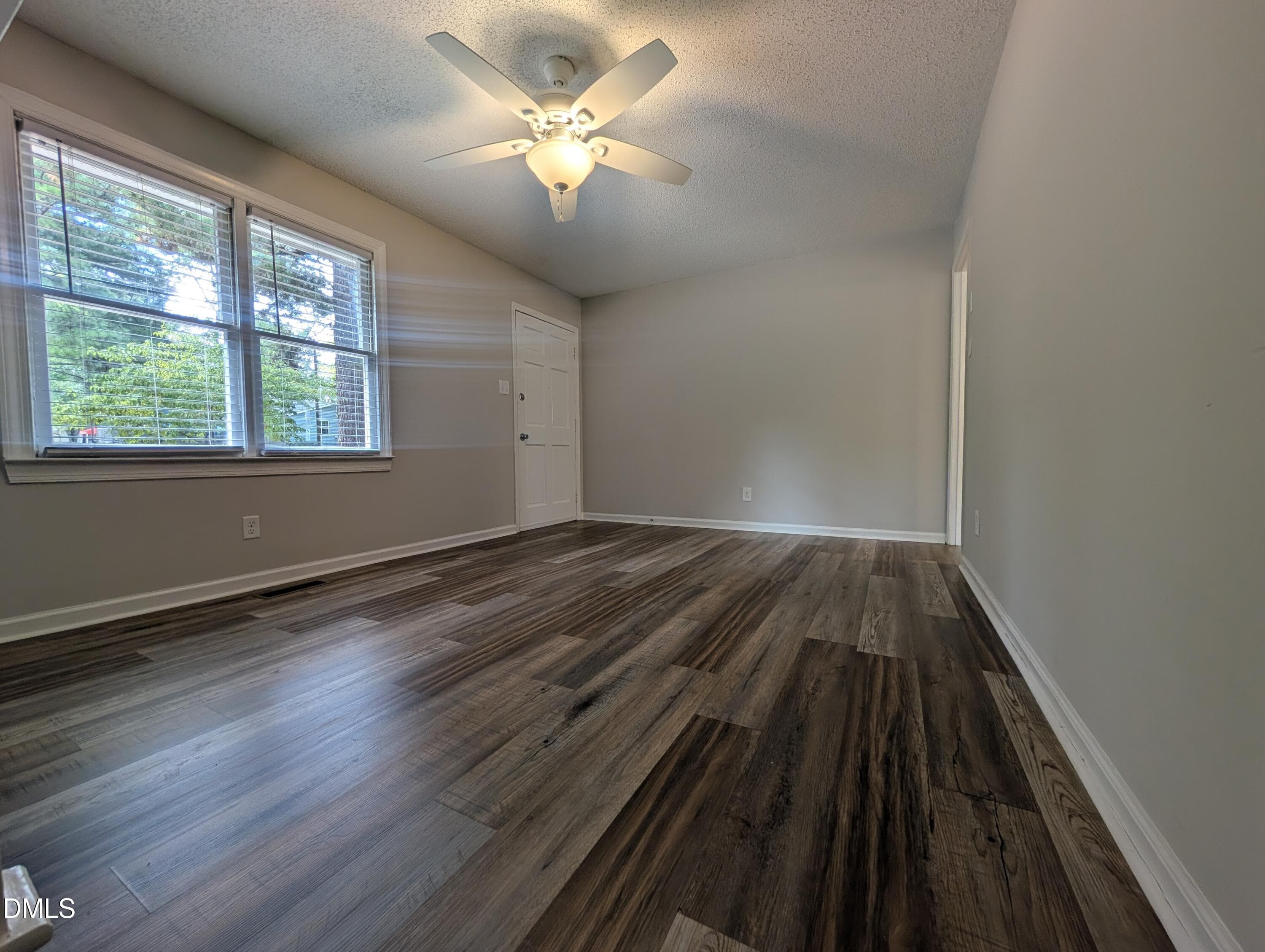 Living room - 904 N Lee Street, Zebulon, NC 27597