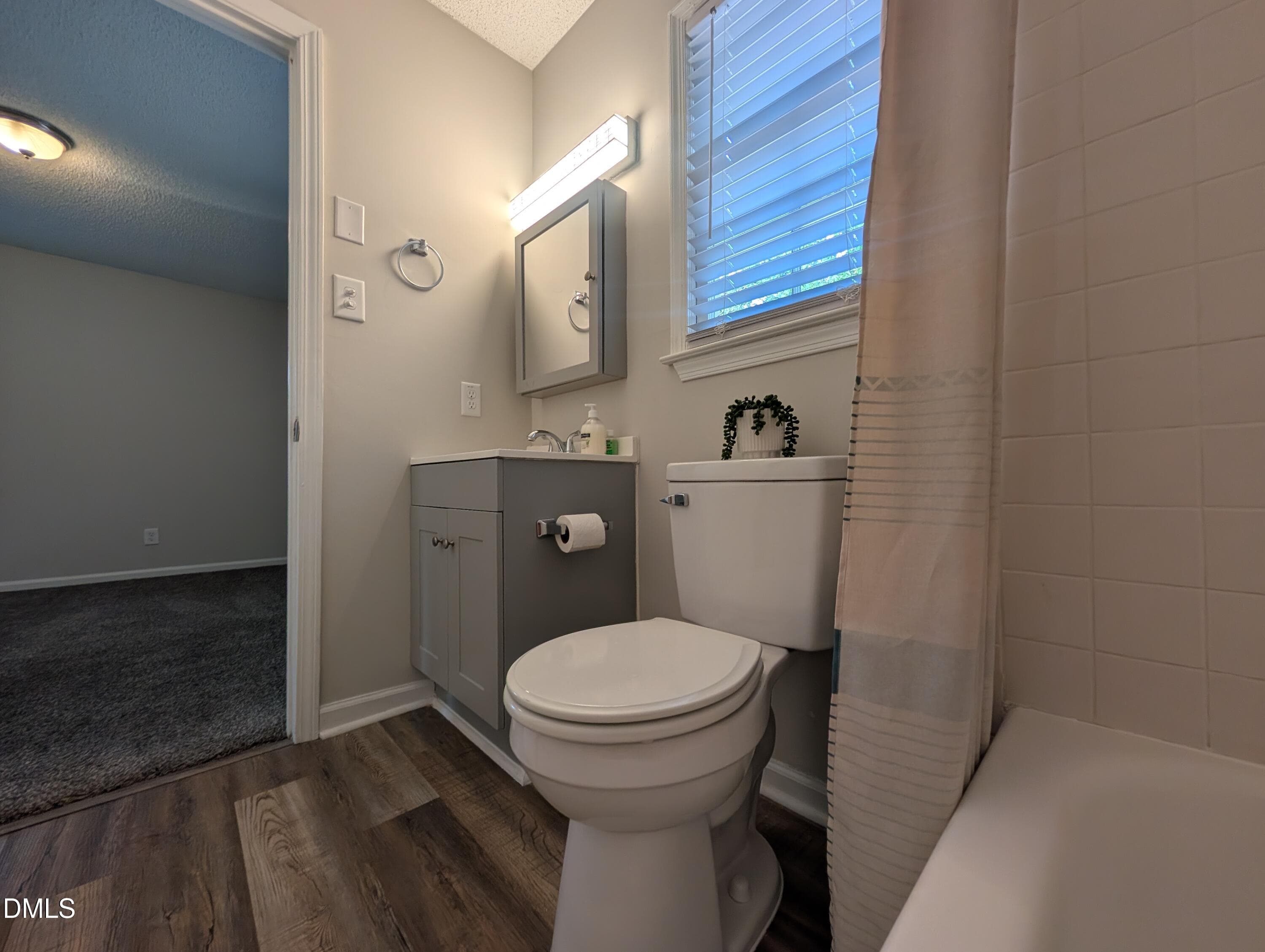 Full Bathroom - 904 N Lee Street, Zebulon, NC 27597