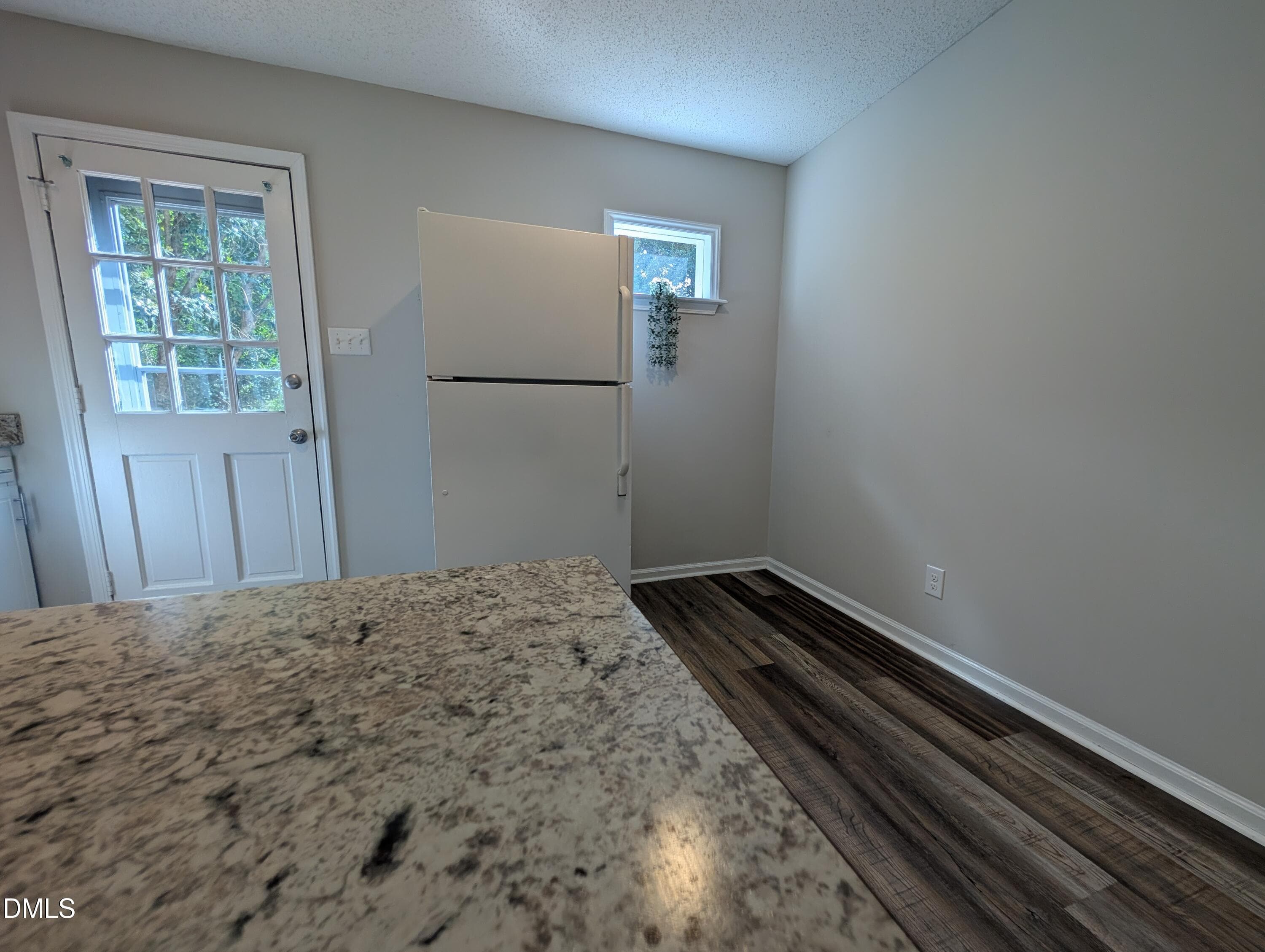 Kitchen - 904 N Lee Street, Zebulon, NC 27597