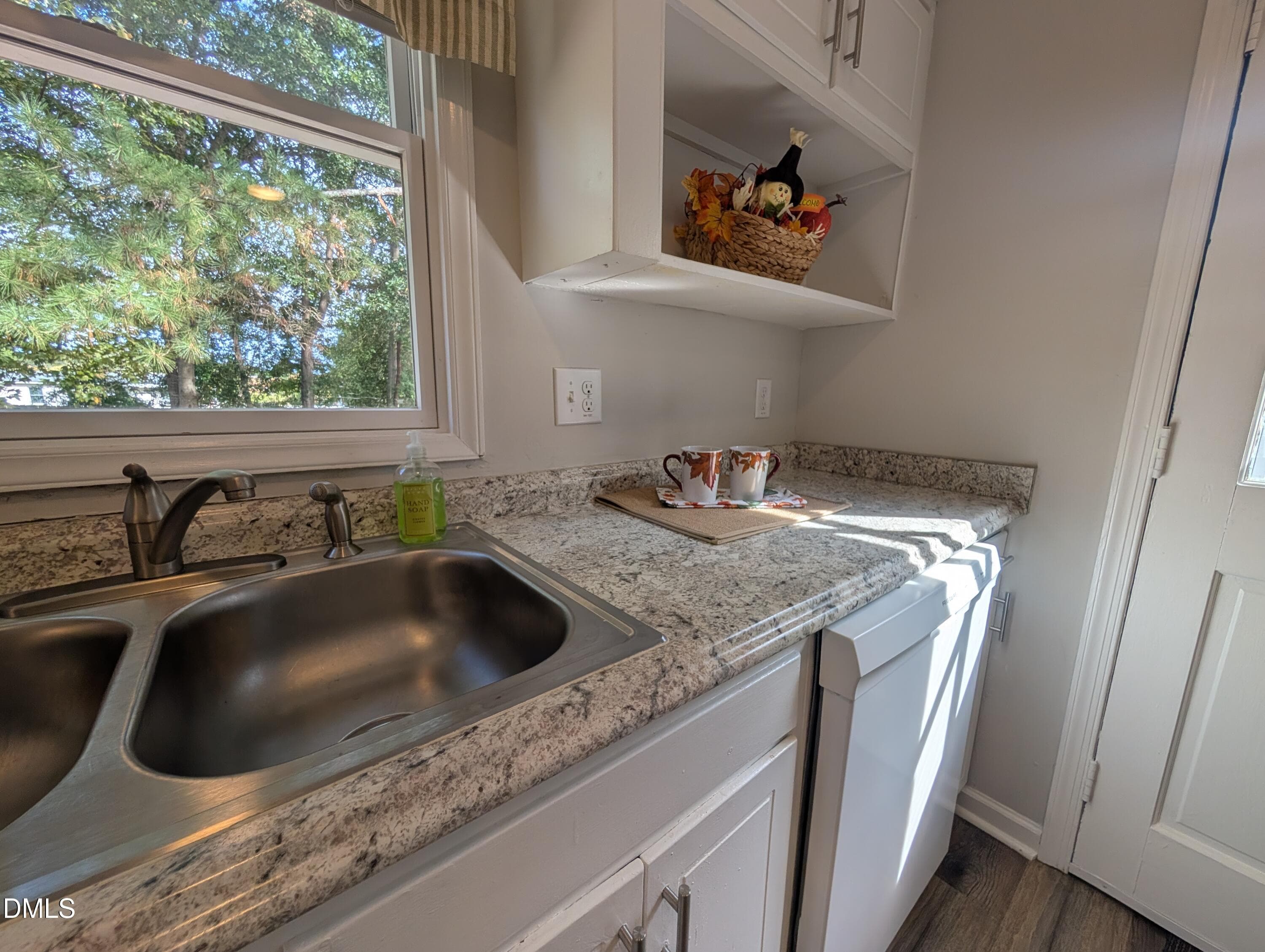 Kitchen - 904 N Lee Street, Zebulon, NC 27597