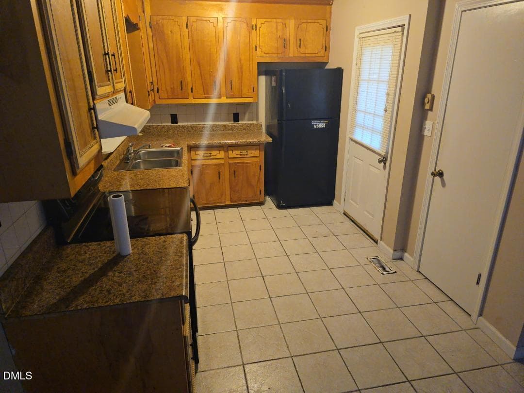 kitchen - 139 Mckimmey Road, Camden, NC 27921