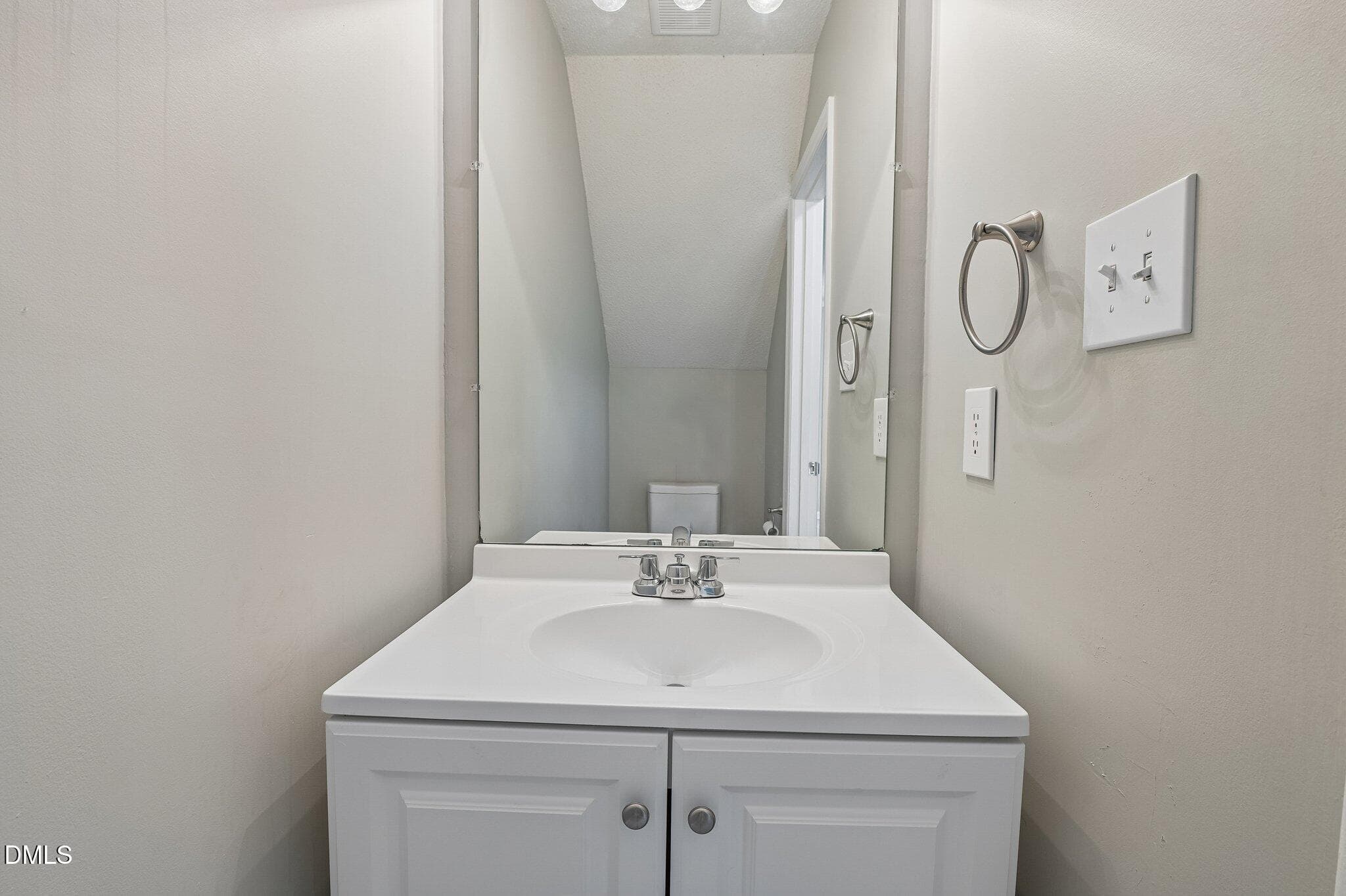 24-web-or-mls-Thetford Ct-S0610-017 - 6556 Thetford Court, Raleigh, NC 27615