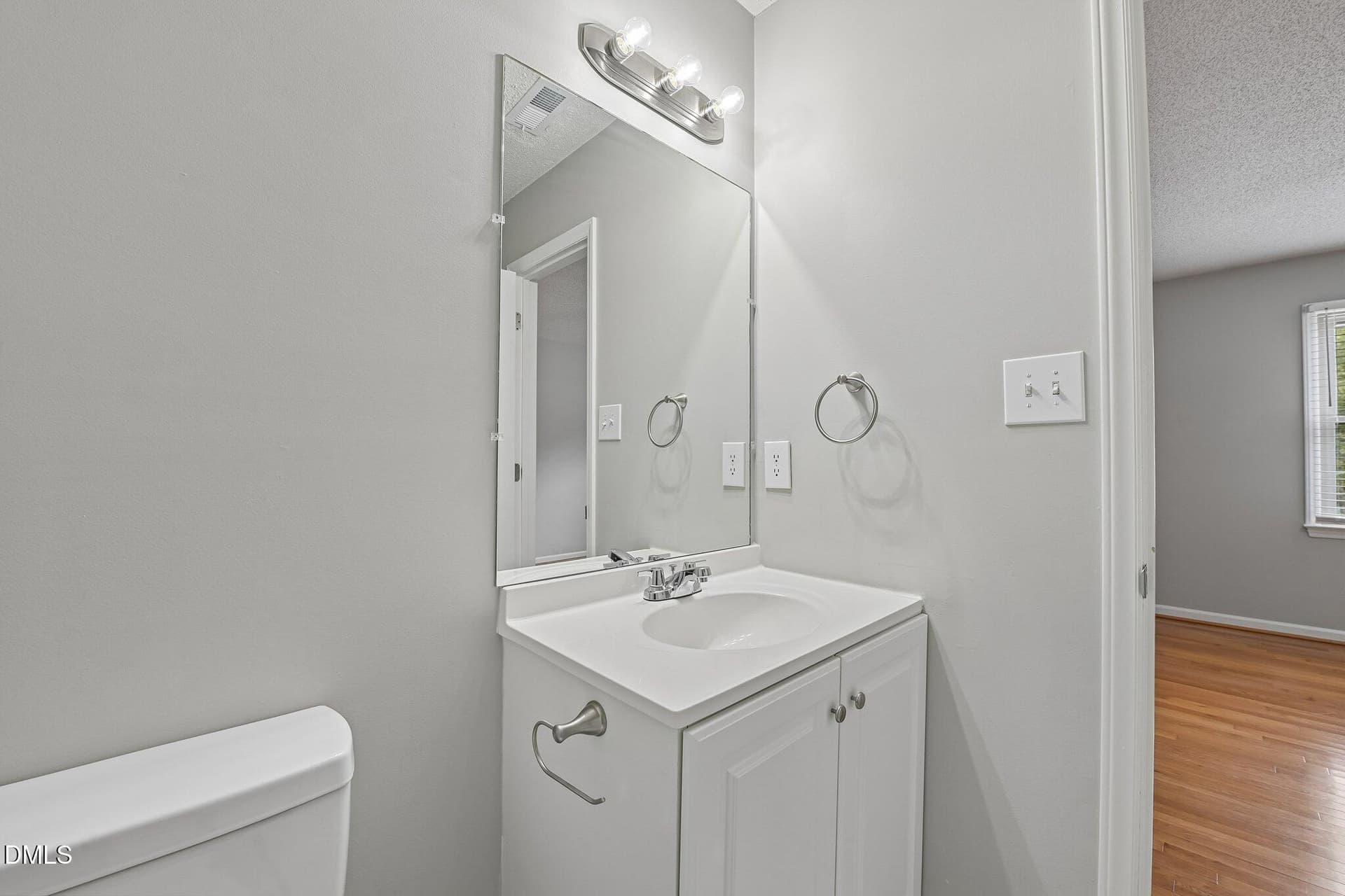 35-web-or-mls-Thetford Ct-S0610-028 - 6556 Thetford Court, Raleigh, NC 27615
