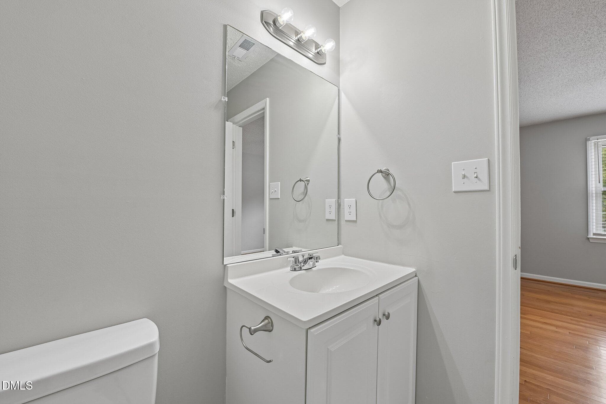 35-web-or-mls-Thetford Ct-S0610-028 - 6556 Thetford Court, Raleigh, NC 27615