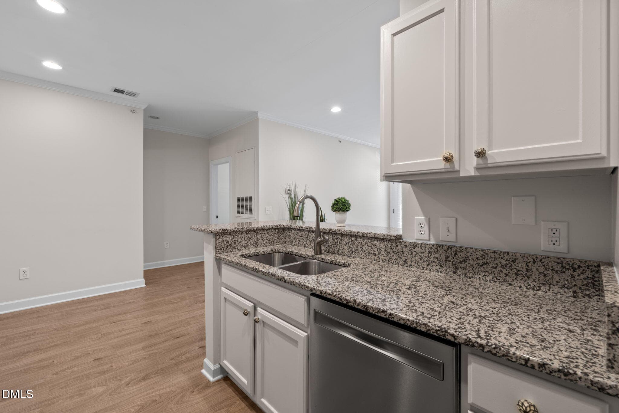 13-web-or-mls-untitled-11 - 524 Aberdeen Drive 204, Chapel Hill, NC 27516, Chapel Hill