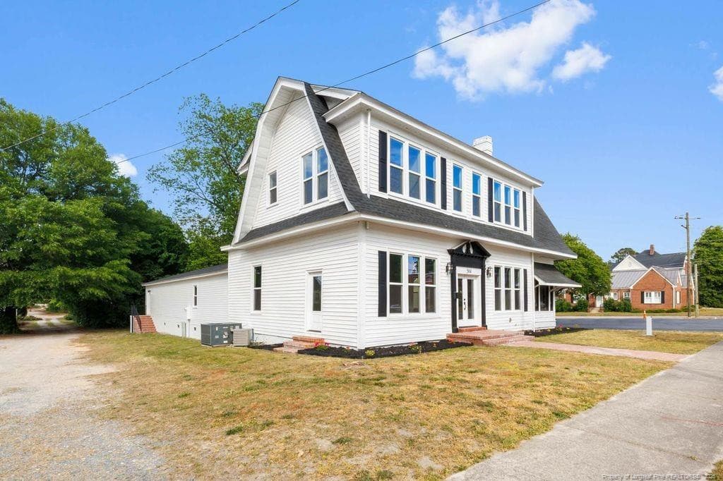 Photo 11 - 504 W Broad Street, Dunn, NC 28334