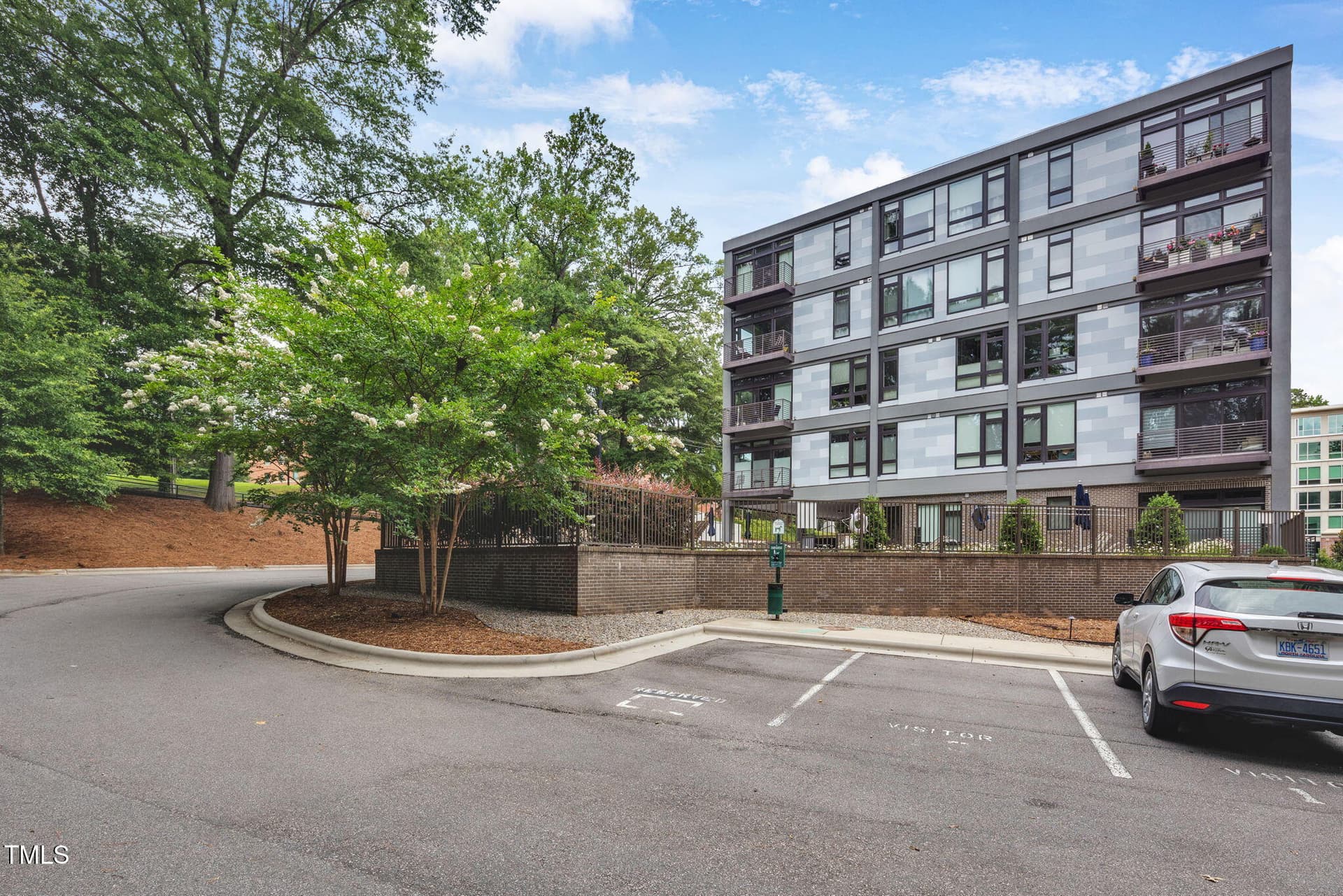 5-web-or-mls-DX3A1522 - 1300 St Marys Street 402, Raleigh, NC 27605
