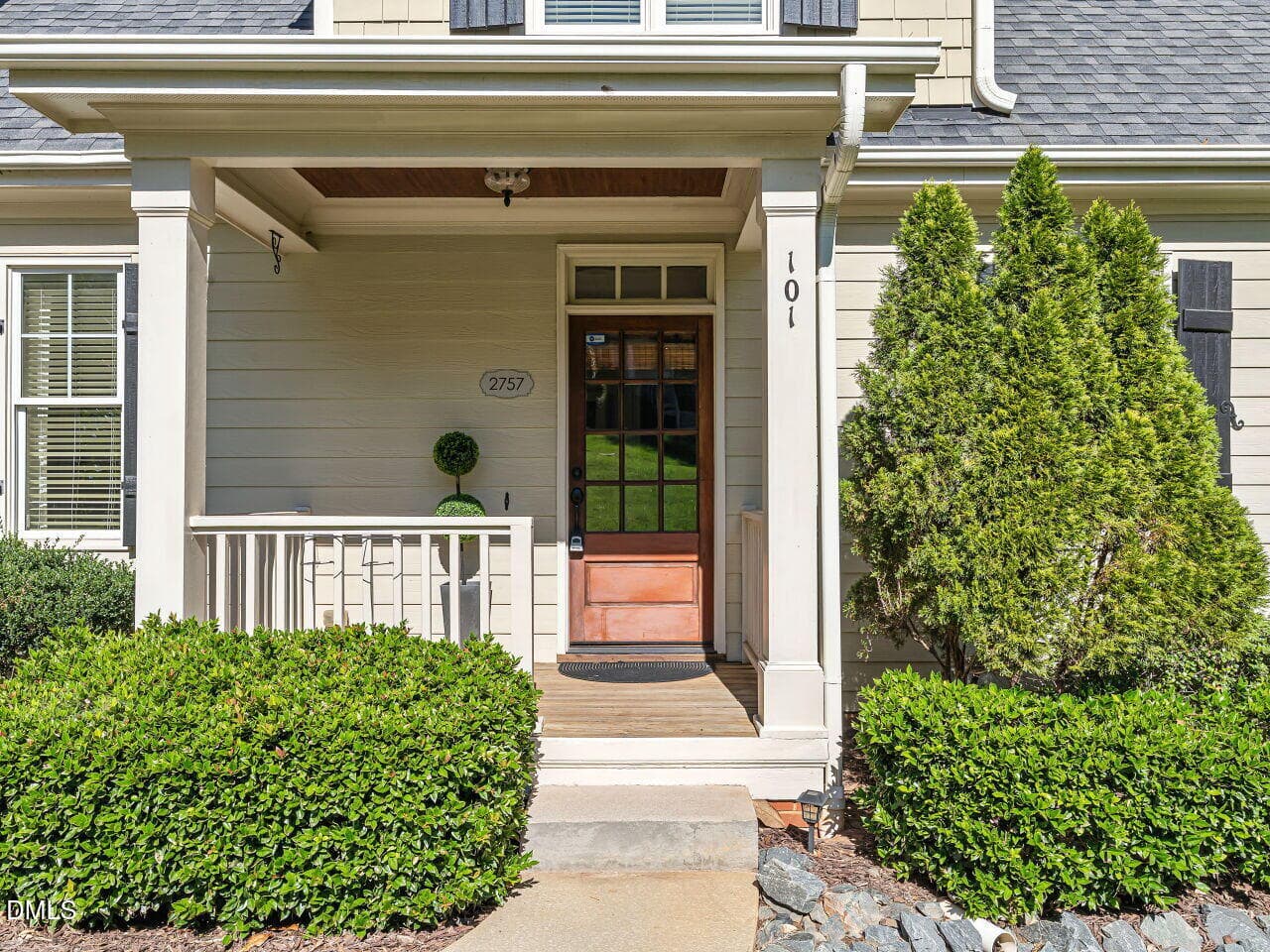 004-1280x960-front-porch - 2757 Oberlin Road 101, Raleigh, NC 27608
