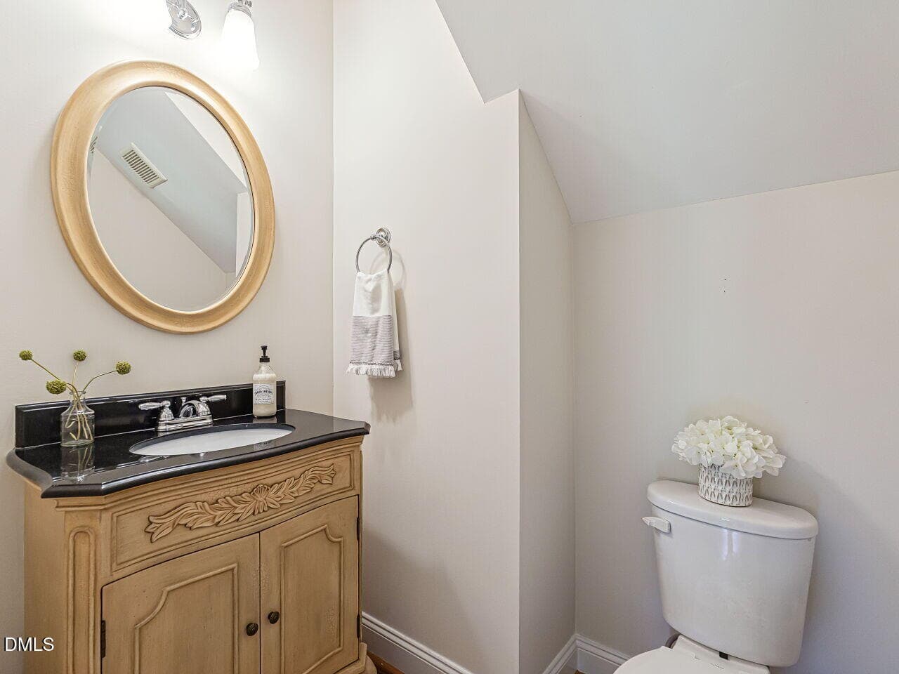 016-1280x960-powder-room - 2757 Oberlin Road 101, Raleigh, NC 27608