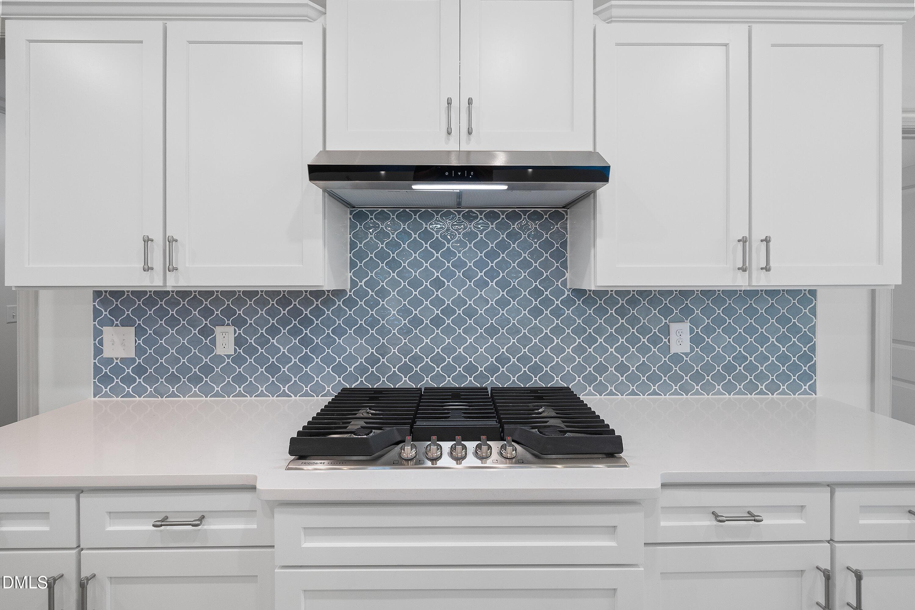 Gas Range - 125 W Victoria Ridge Drive 29, Selma, NC 27576