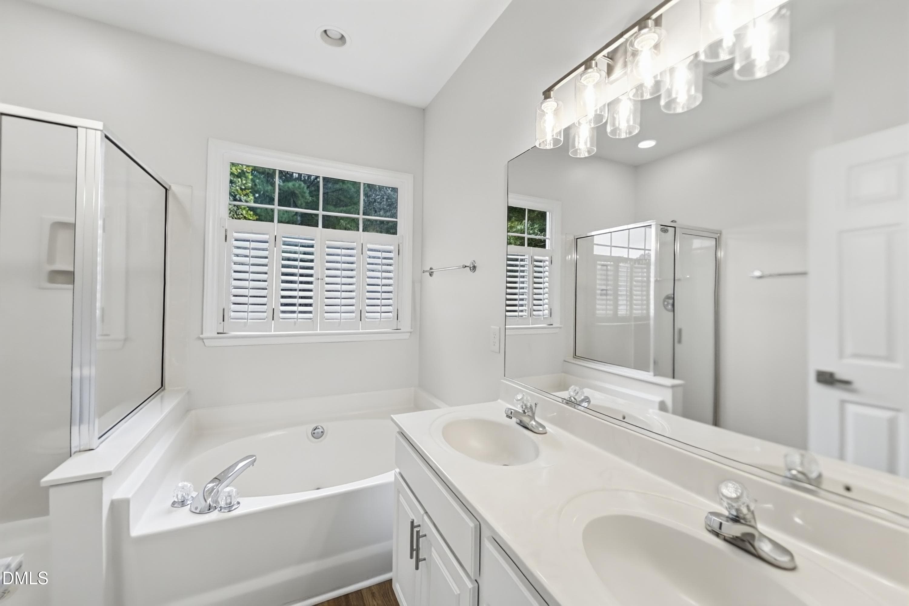 09_Primary_Bathroom-01 - 605 Stoningham Place, Wake Forest, NC 27587