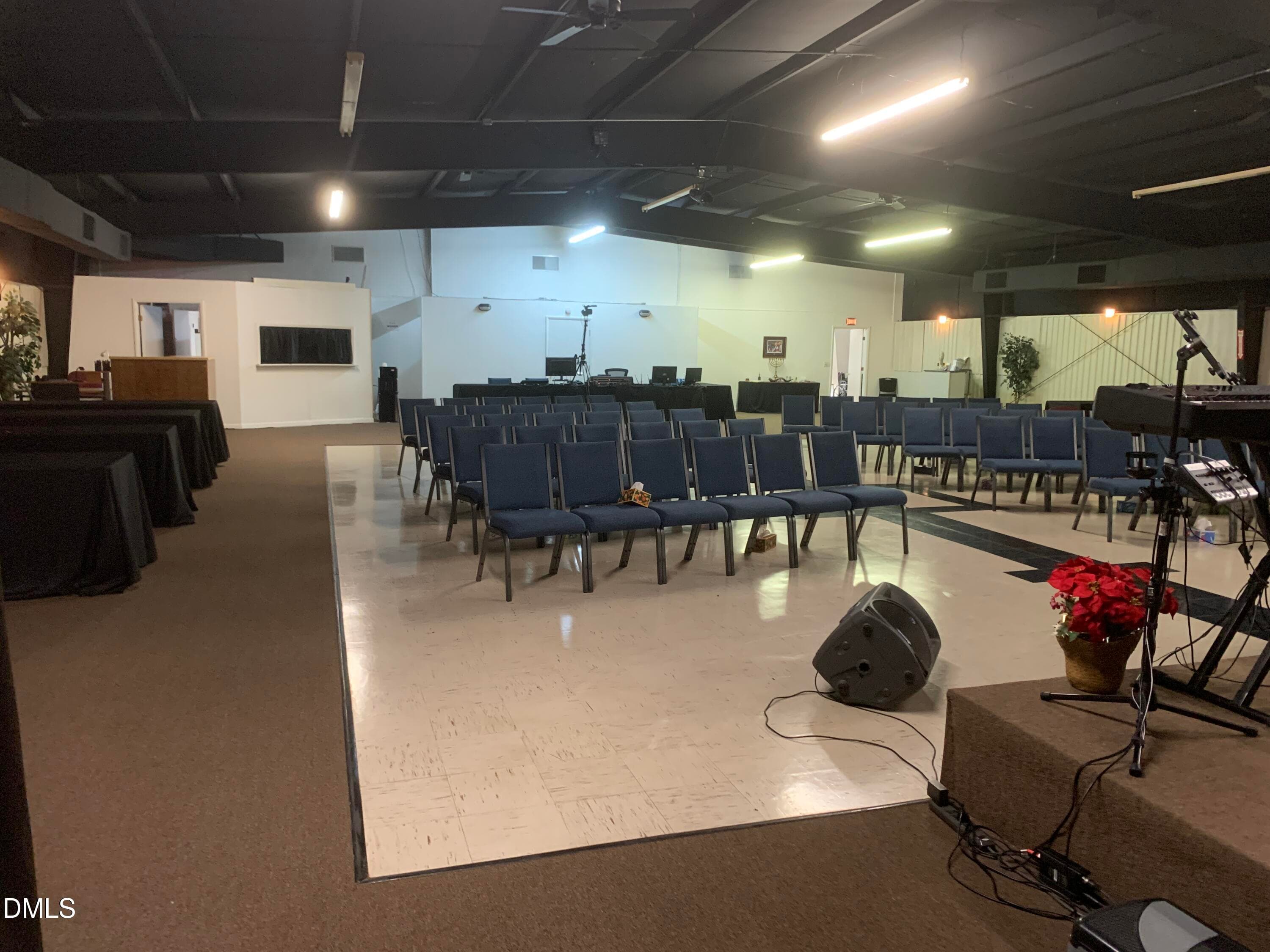 MainRoom5 - 2720 W Main Street, Clinton, NC 28328