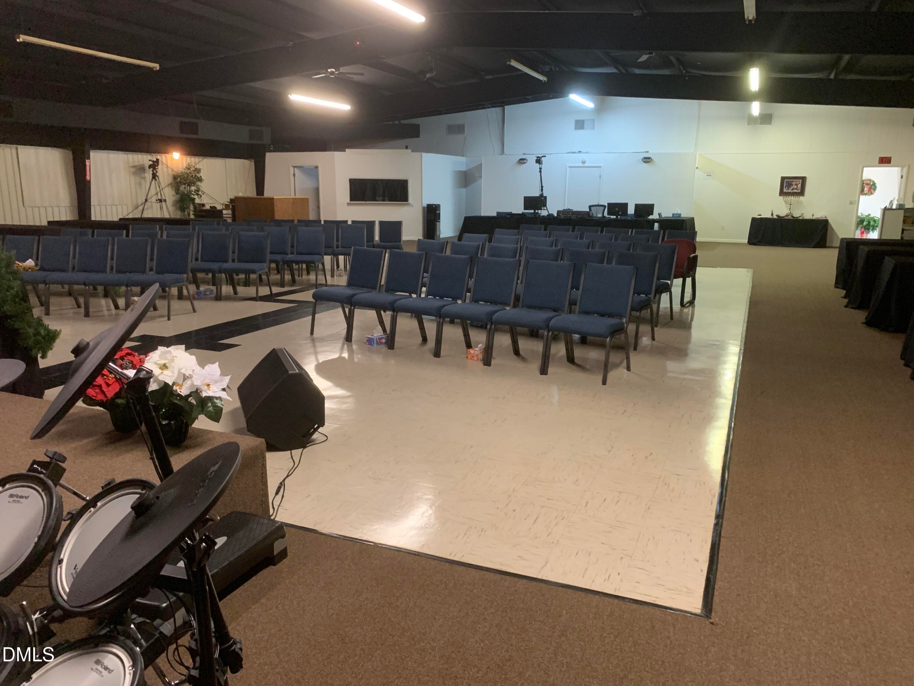 MainRoom6 - 2720 W Main Street, Clinton, NC 28328