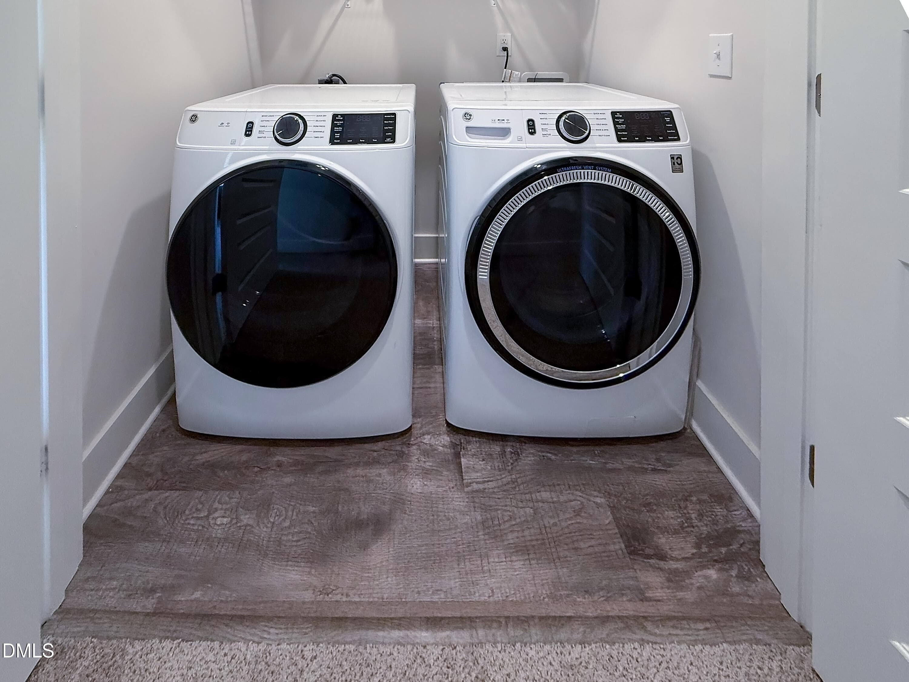 Washer Dryer - 829 S Franklin Street, Wake Forest, NC 27587, Wake Forest