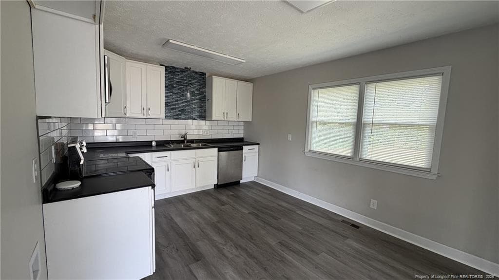 Eat-in Kitchen - 3257 Vardaman Avenue, Hope Mills, NC 28348, Hope Mills