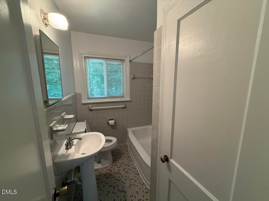 3F7AAA4F-92A0-4DC7-8F13-5E2A570CE39D_1_1 - 3021-3035 Medlin Drive, Raleigh, NC 27607