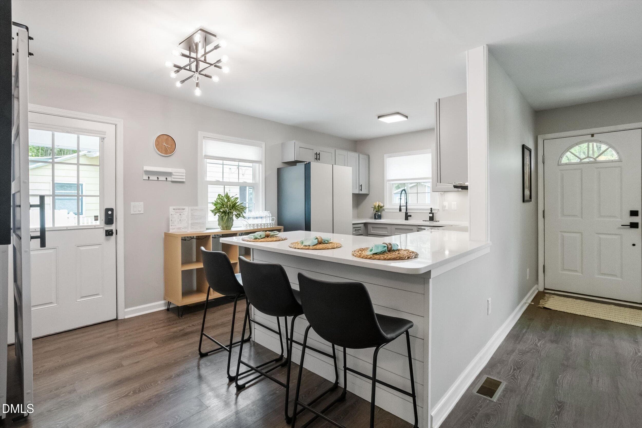 Eat-In Kitchen - 208 N State Street, Raleigh, NC 27601