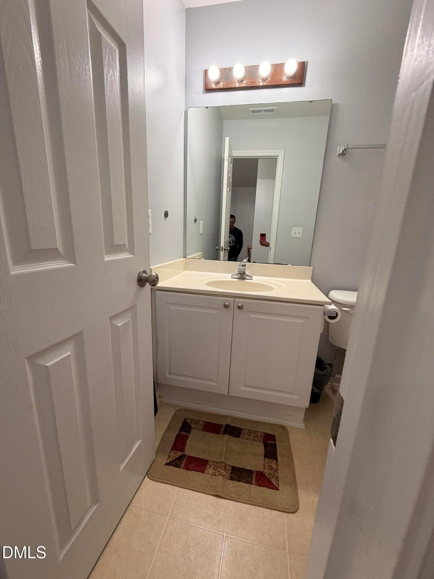 Hallway bath - 4249 Beacon Crest Way, Raleigh, NC 27604