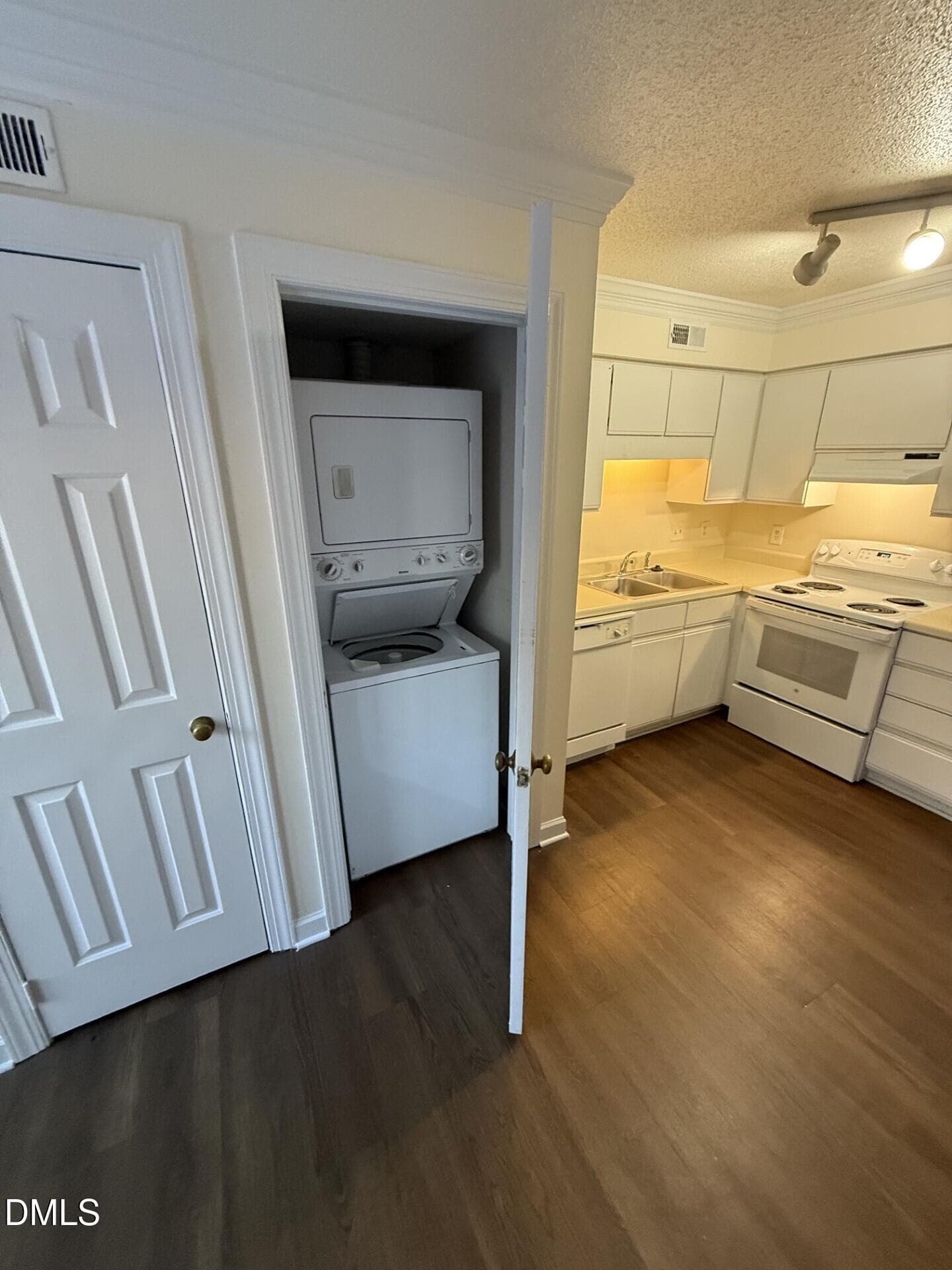 ea615fec-2999-4f10-9c1f-c7139254d8ed - 3605 Helix Court 101, Raleigh, NC 27606