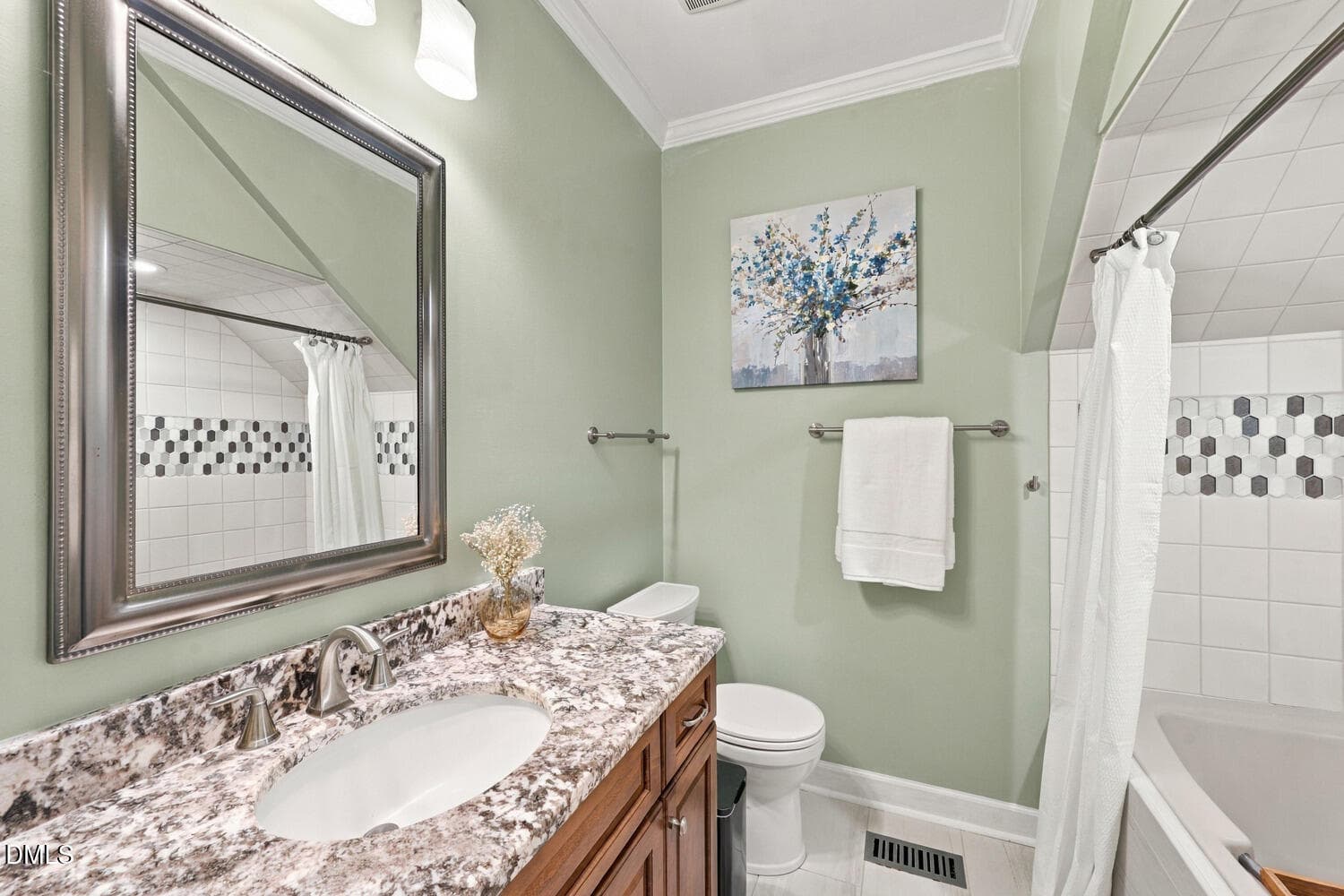 Bath 2 - 2213 Countrywood North Road N, Raleigh, NC 27615