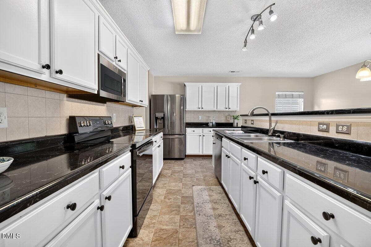 200 Georgetowne Dr-18 - 200 Georgetowne Drive, Clayton, NC 27520